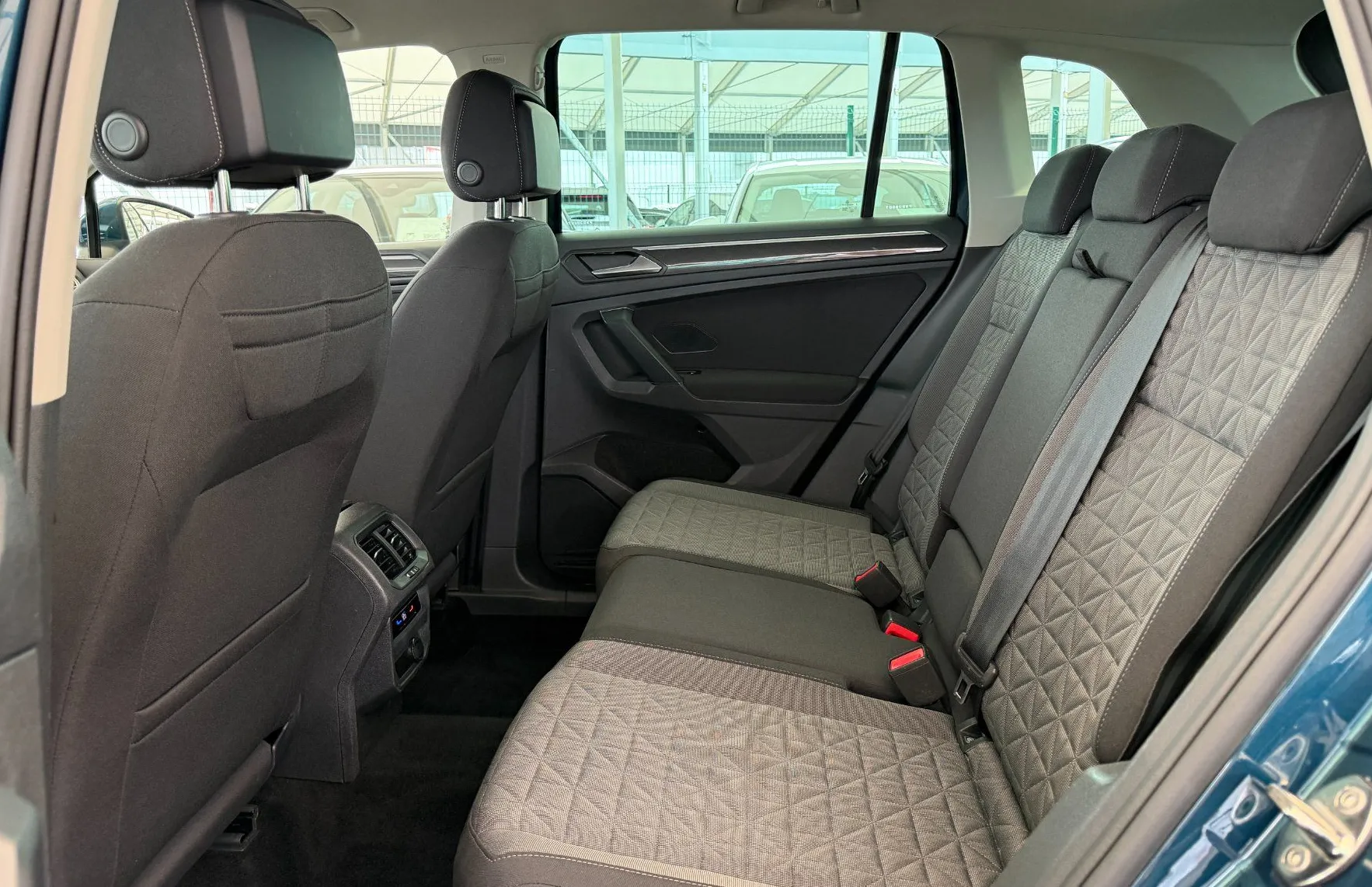 Zunanja slika - Volkswagen Tiguan - Life 1.5 TSI DSG - LED - KAMERA - KEYLESS - NAVI - 10
