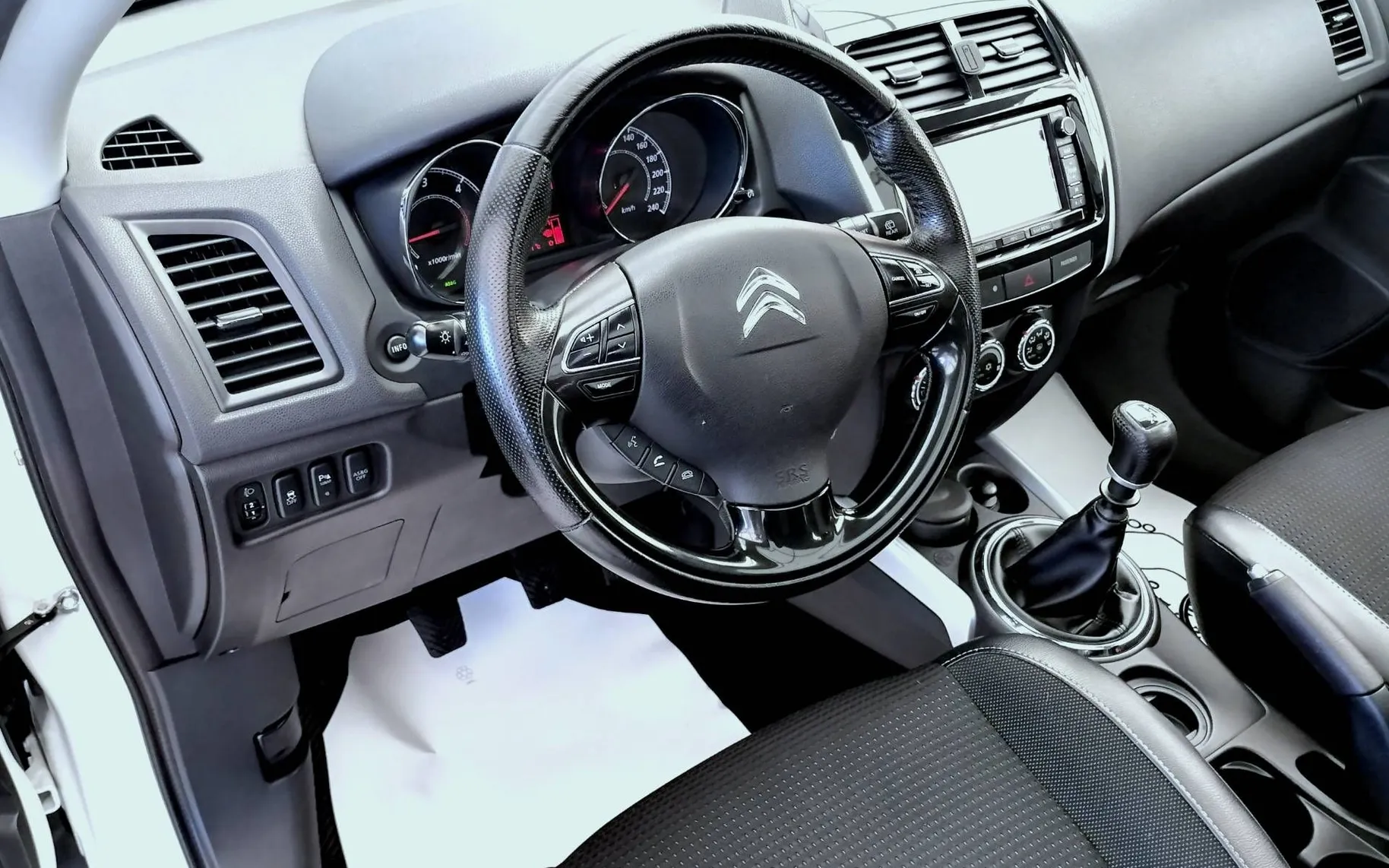 Zunanja slika - Citroën C4 Aircross - 2WD 1.6 e-HDi  Exclusive LED KAMERA 2.LASTNIK TOP - 5