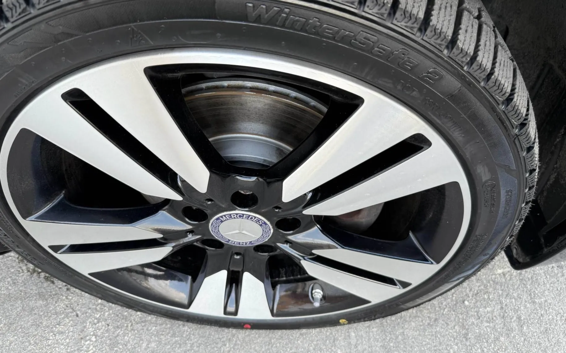 Notranja slika - Mercedes-Benz B-Razred - 180 d SPORT AVT.-F1 KAMERA-USNJE-ALU 19 - 9