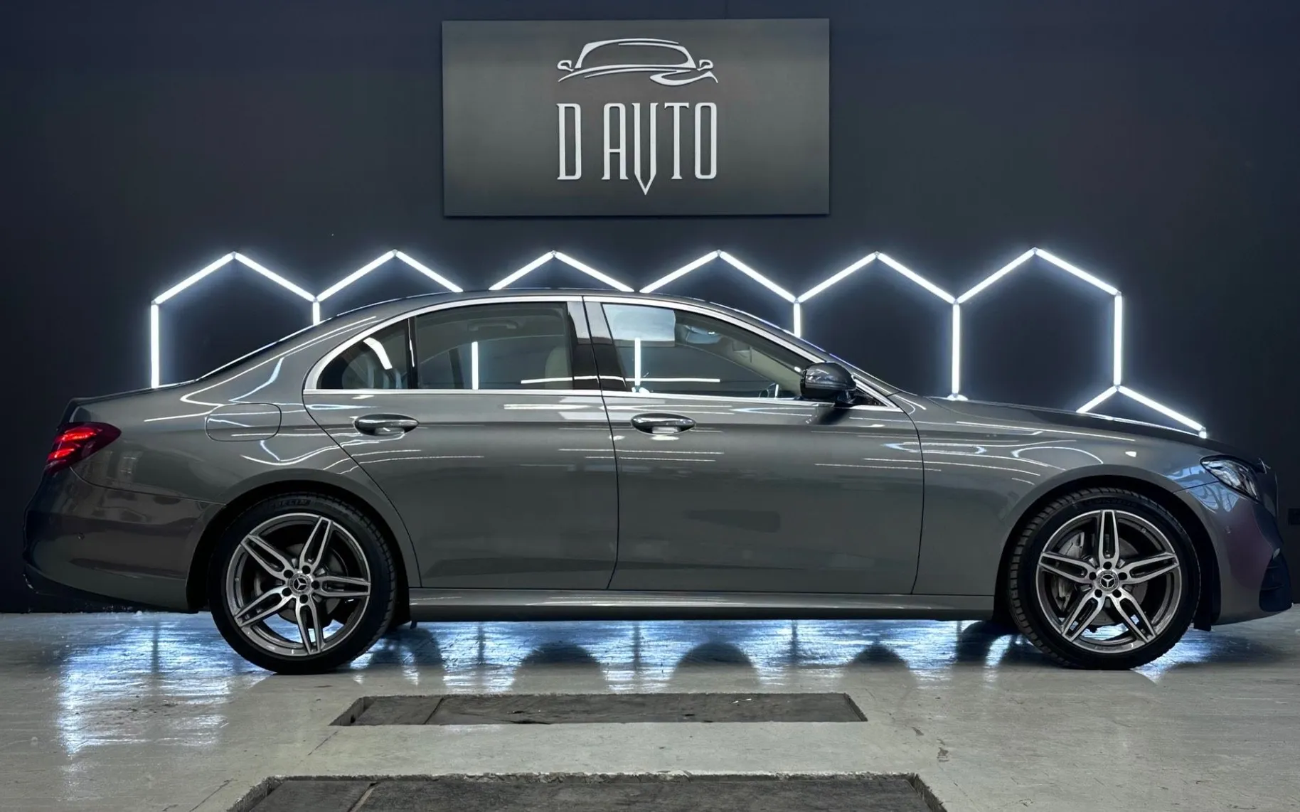 Zunanja slika - Mercedes-Benz E-Razred - E 220 d 4MATIC AMG+MULTIBEAM+VIRTUAL+360KAMERA+1 - 5