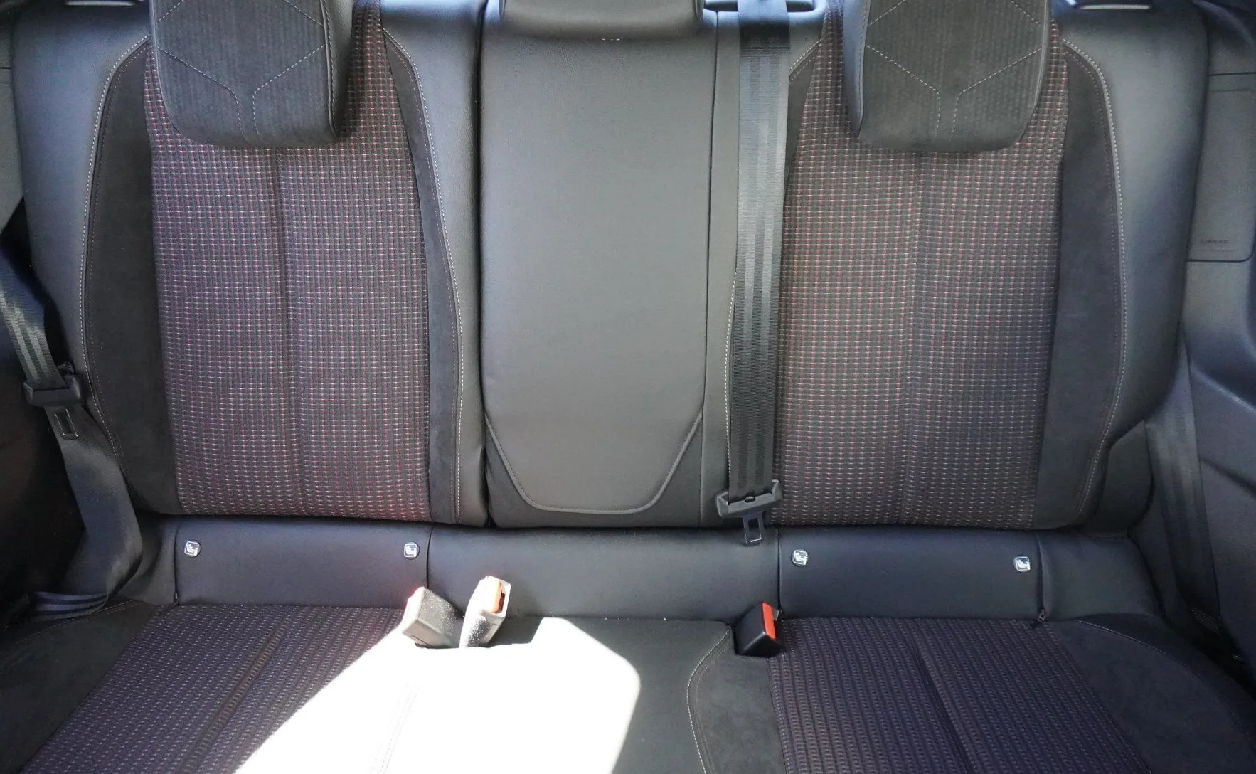 Zunanja slika - DS DS 3 Crossback - 1.2   AUT. PERFORMANCE LINE - 11