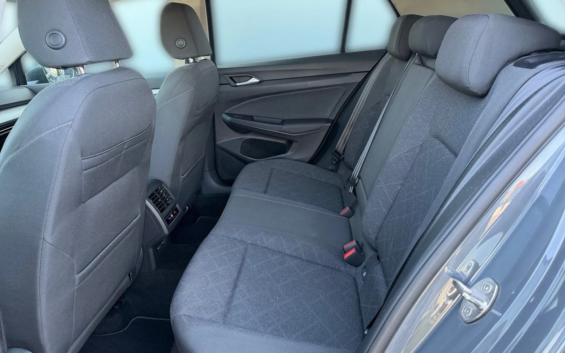 Notranja slika - Volkswagen Golf - 2.0 TDI BMT Life DSG-LED-ACC-PDC-Vzv.kamera-Masaža - 11