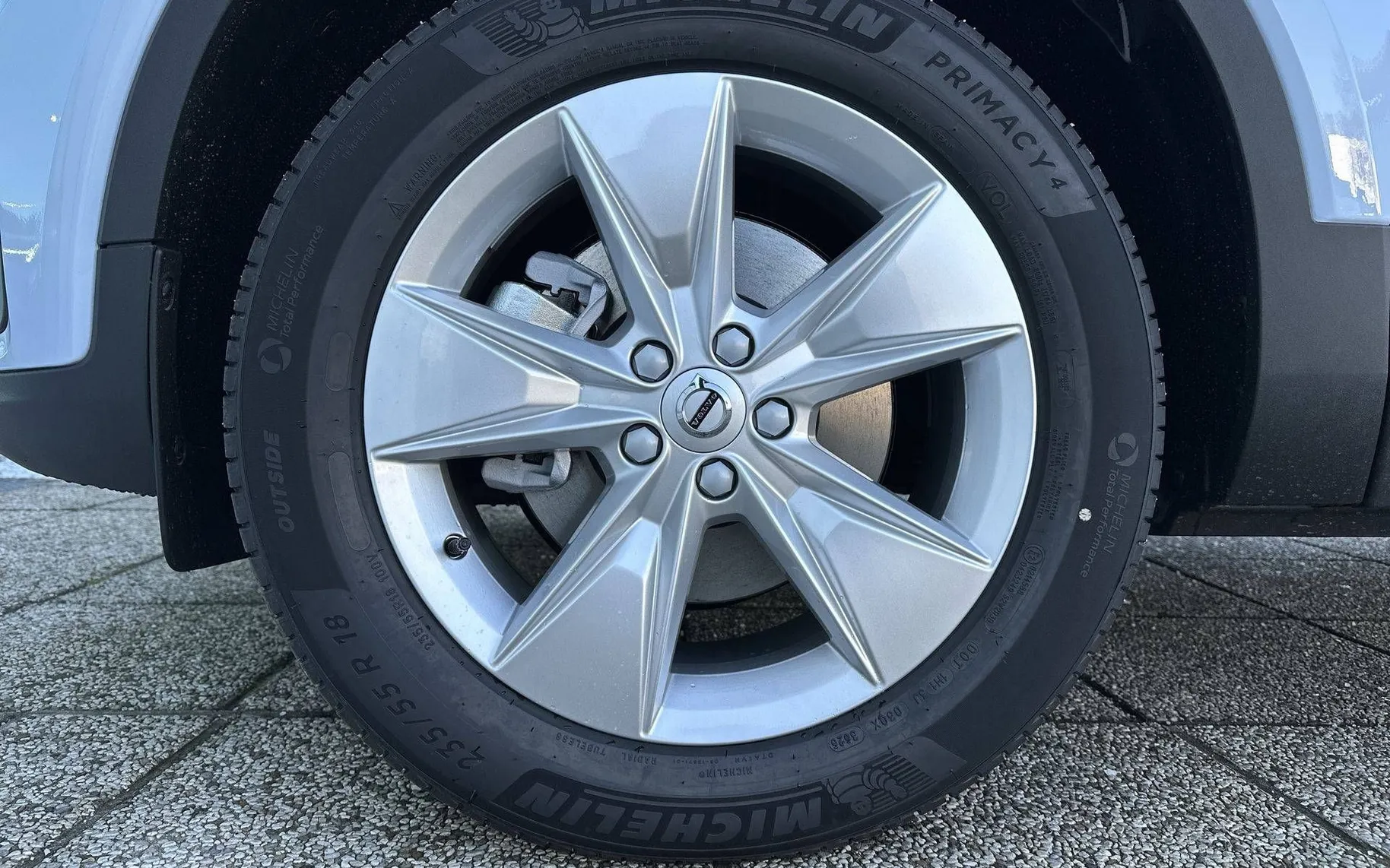 Notranja slika - Volvo XC40 - B3 P Core AT DCT 3 leta garancije + 3 servisi... - 9