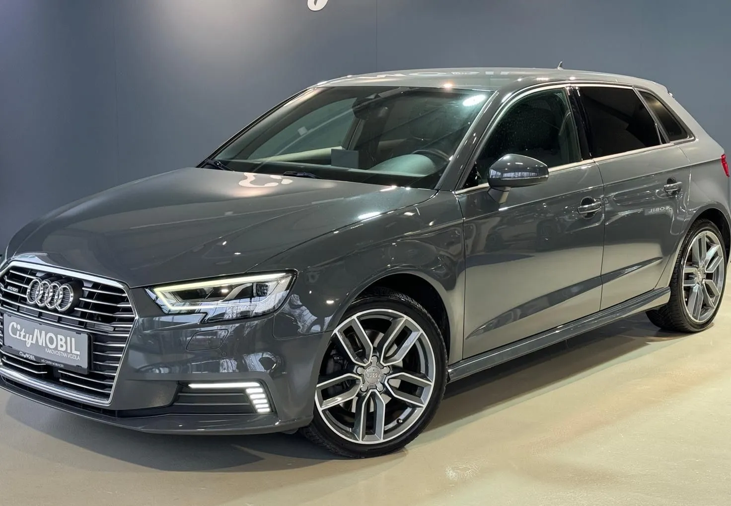 Zunanja slika - Audi A3 - -40-ETRON-S LINE-VIRTUAL-NAVIGACIJA-LED-ALU - 1