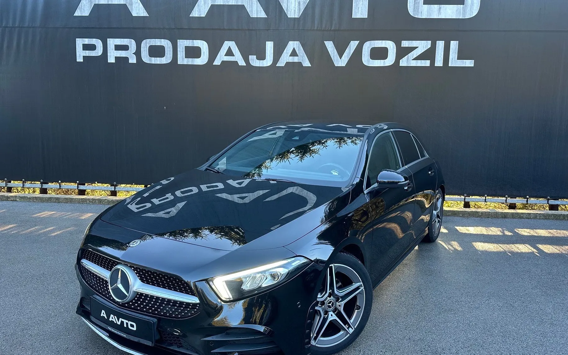 Zunanja slika - Mercedes-Benz A-Razred - A 180d 7G-DCT-AMG-KAMERA-NAVI-WIDESCREEN-LED-18COL - 1