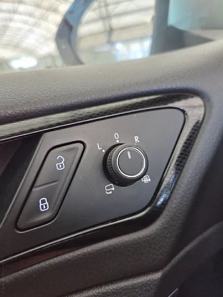 Zunanja slika - Volkswagen Golf - 1.6 TDI 85Kw BMT DSG NAVI GLAVNI SERVIS - 12