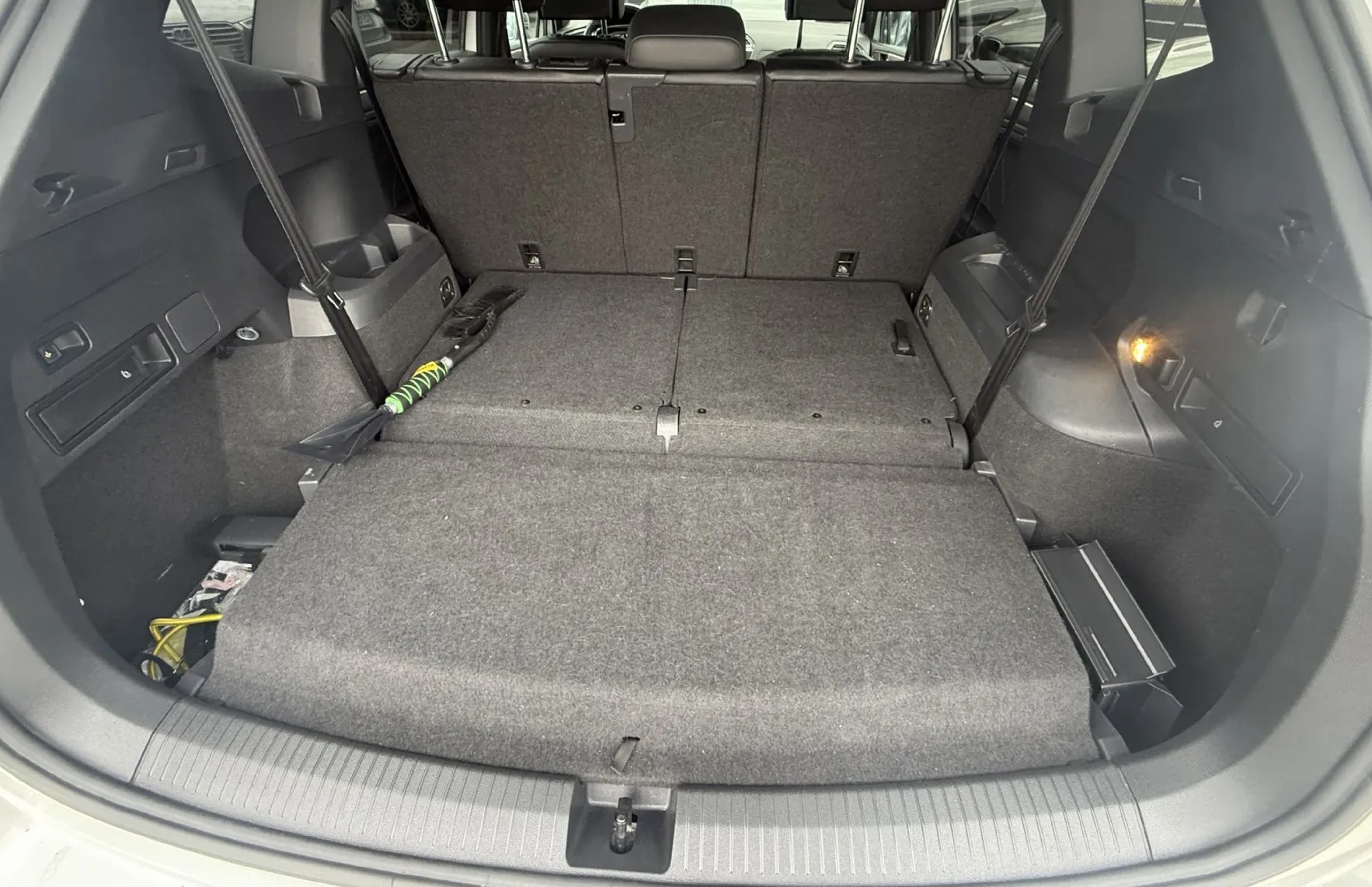 Zunanja slika - Volkswagen Tiguan Allspace - 2.0TSI 4M R-Line PANO-LED-20COL-AMBI-ACC-VIRTUAL - 20