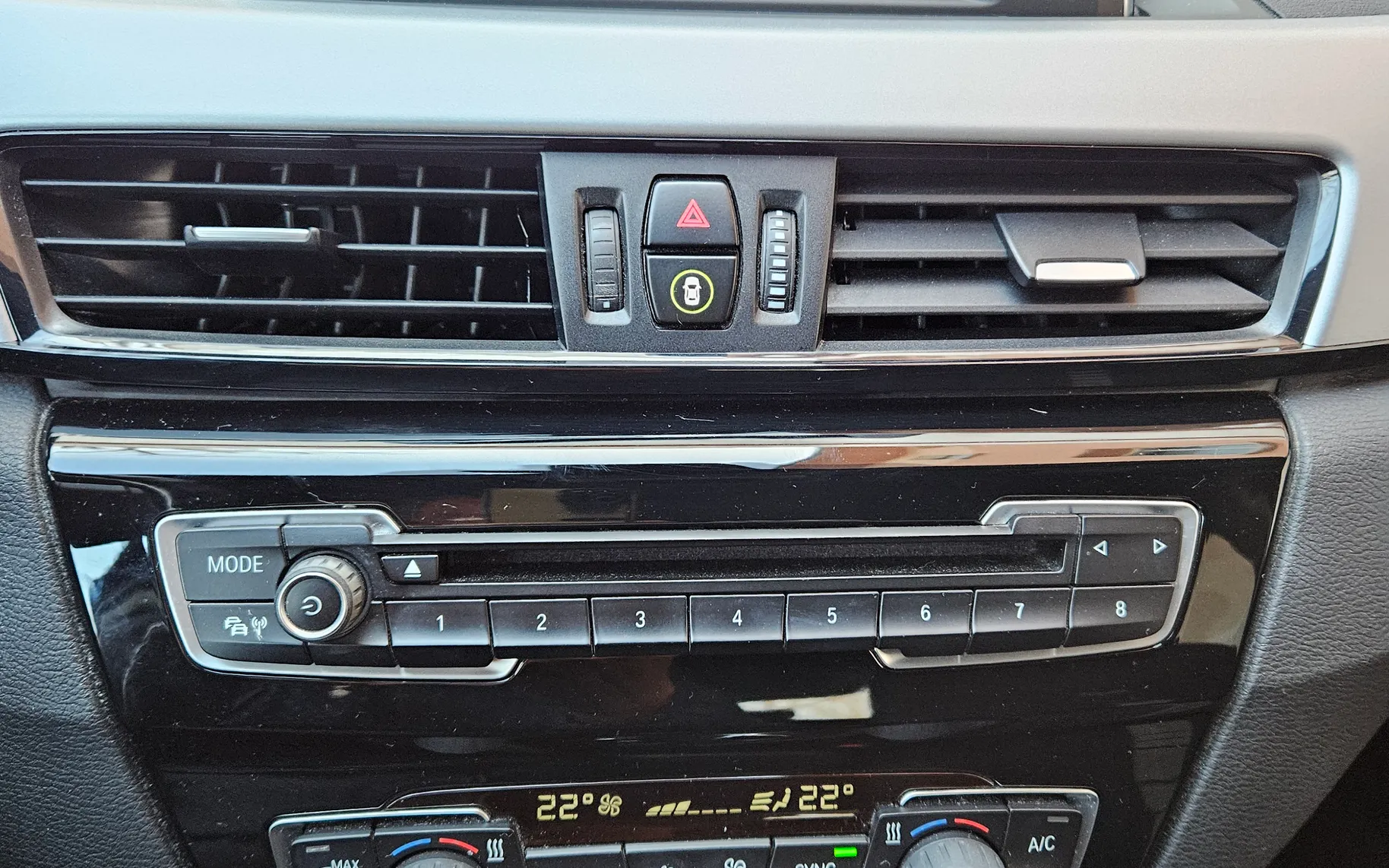 Notranja slika - BMW X1 - sDrive18d Sport Line - 12