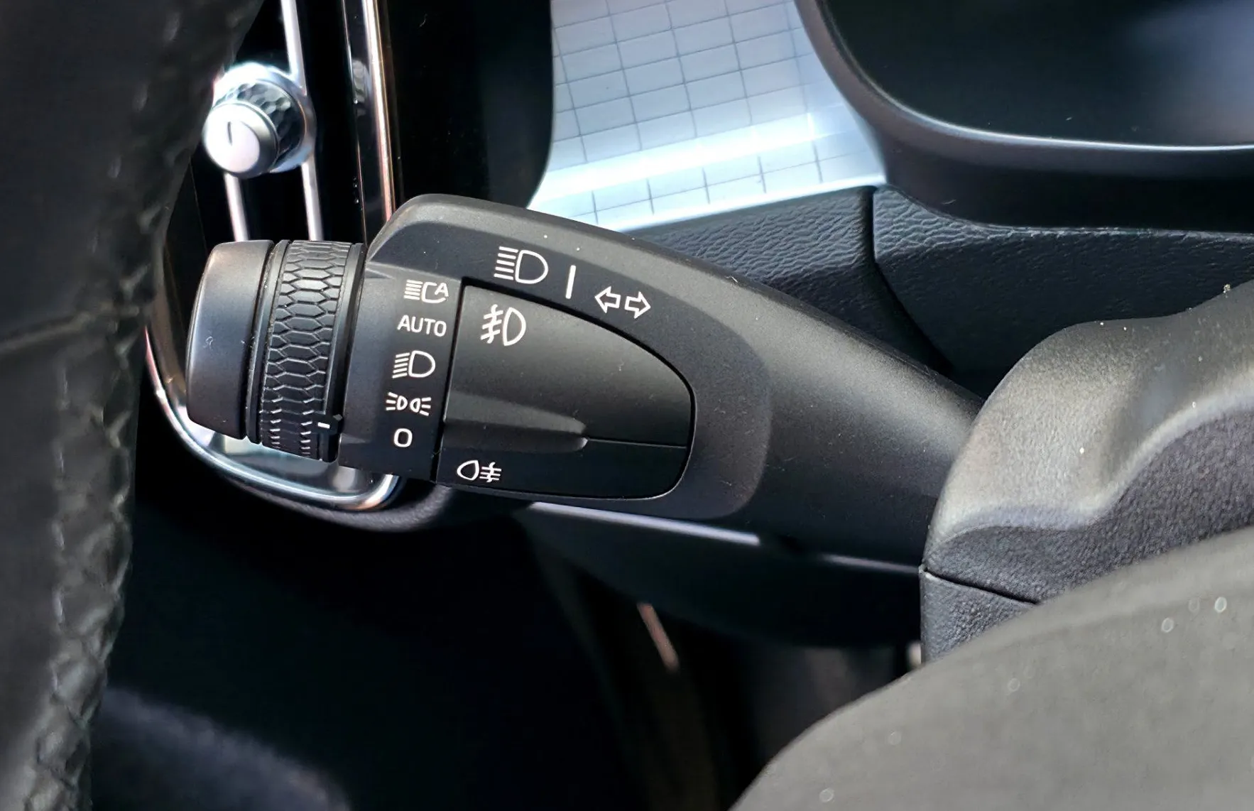 Zunanja slika - Volvo XC40 - B3P Core AT FULLED•TEMP•LANE•VIRTUAL•KEYLESS•17C• - 11
