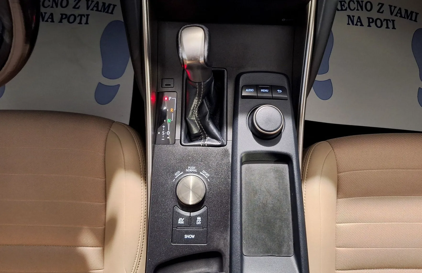 Zunanja slika - Lexus IS - 300h Base - 14