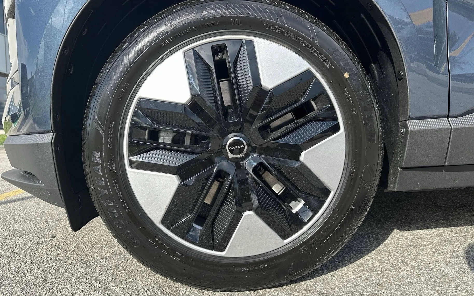 Notranja slika - Volvo EX30 - P5 LONG RANGE PLUS RWD - 9