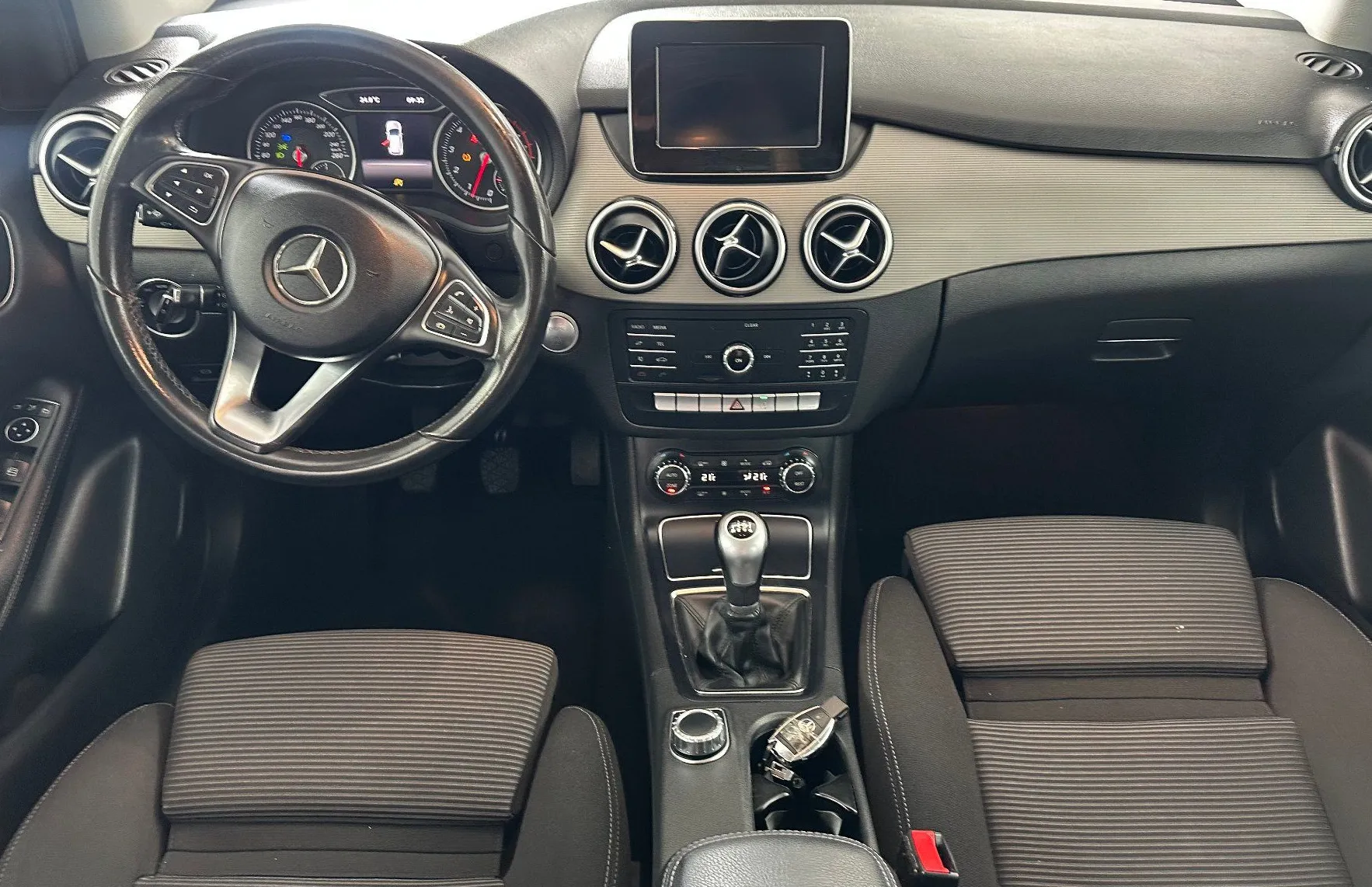 Zunanja slika - Mercedes-Benz B-Razred - B 200 BENCIN 1.6 SLOVENSKI.SAMO 104.000 KM - 8