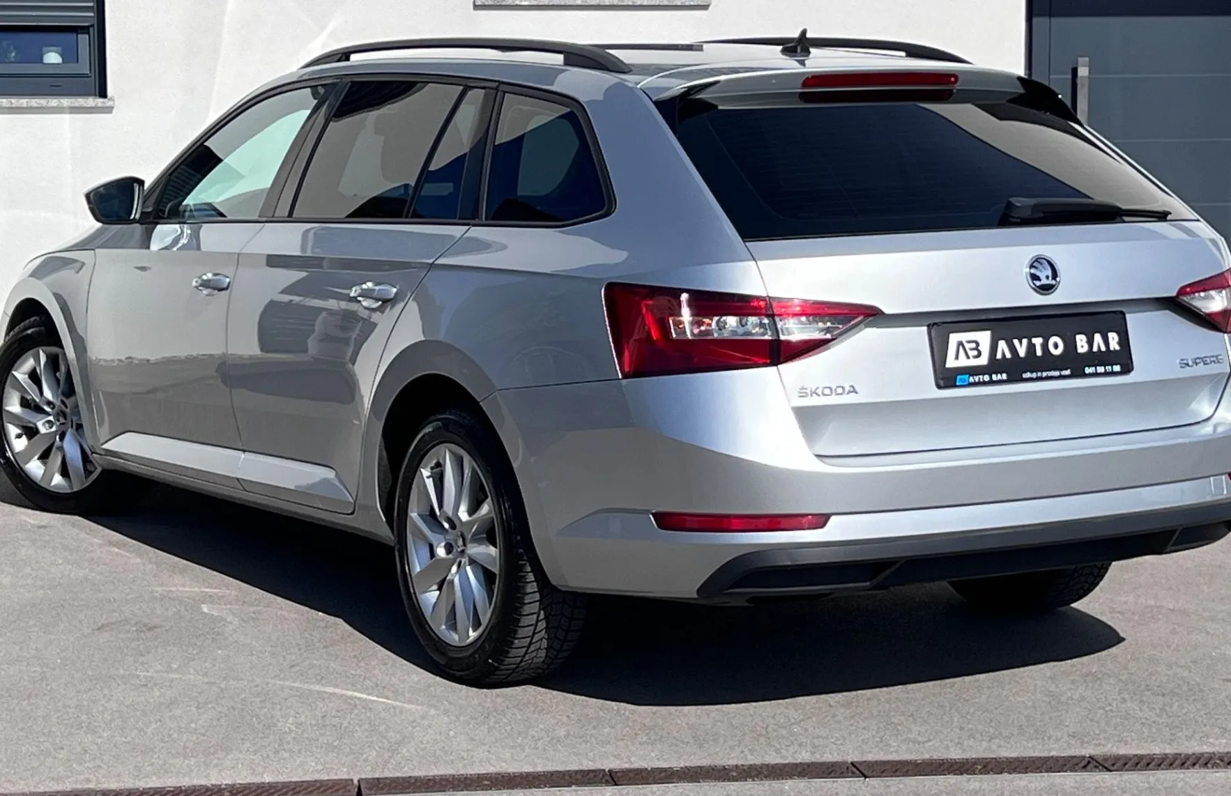 Zunanja slika - Škoda Superb - 2.0 TDI+ALU+TEMP+USB - 8