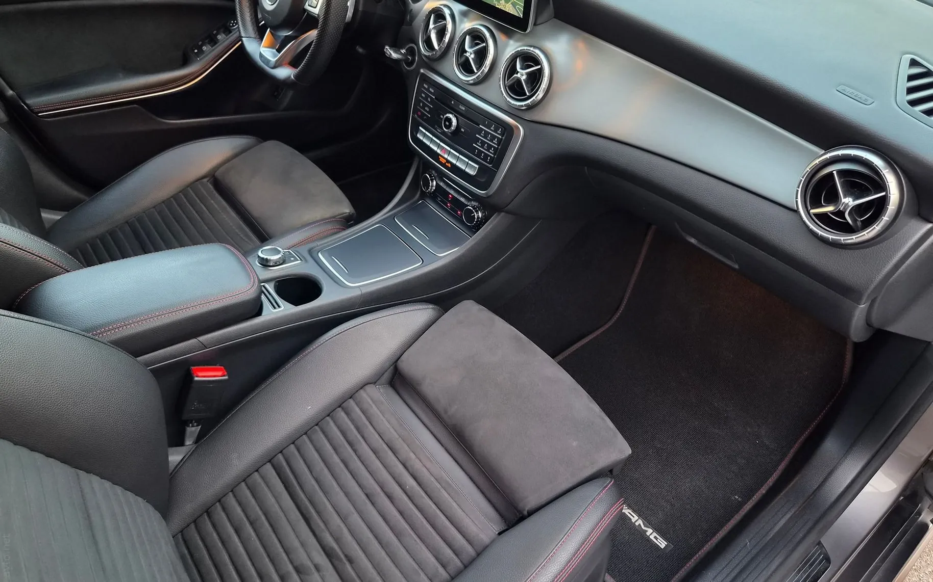Notranja slika - Mercedes-Benz CLA Shooting Brake - 220D-4MATIC-SHOOTING BRAKE-AMG LINE-18COL-KAMERA-. - 8