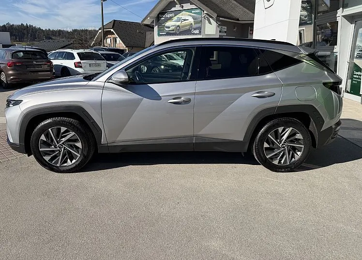 Zunanja slika - Hyundai Tucson - 1.6 T-GDI 150 PREMIUM 2WD - SLO- 1. LASTNIK - - 4