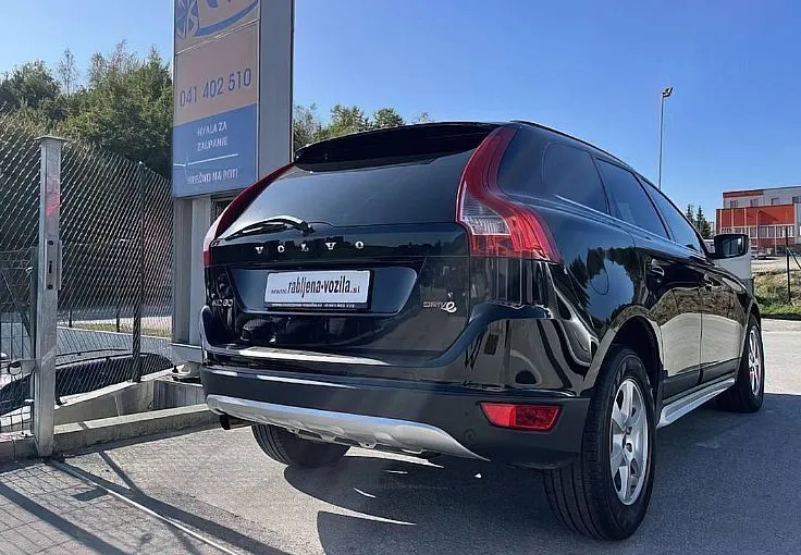 Zunanja slika - Volvo XC60 - DRIVe FWD MOMENTUM REDNO SERVISIRAN... - 4