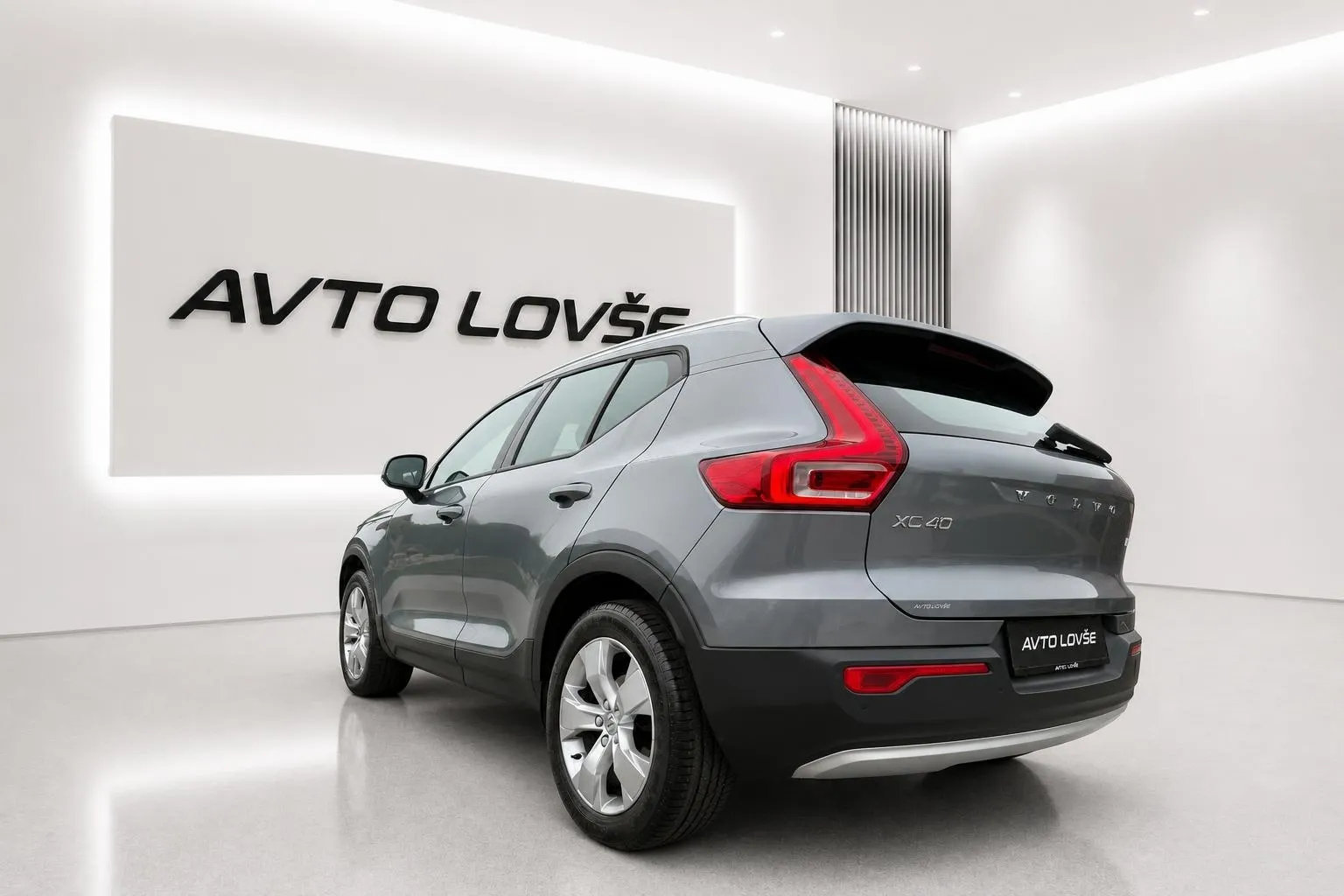 Zunanja slika - Volvo XC40 - D3 Momentum Avt.-1 LASTNIK-ALU-KAM-LED-VIRTUAL-NAV - 5