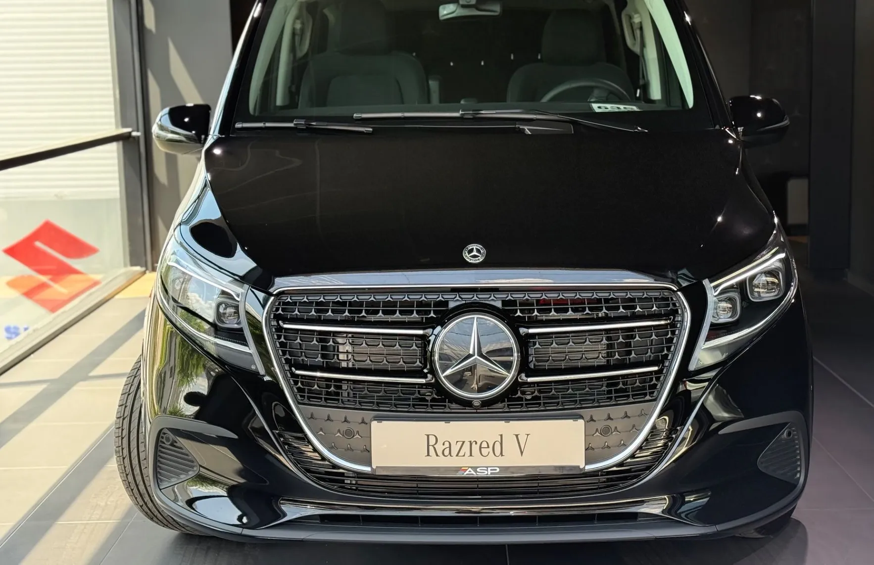 Zunanja slika - Mercedes-Benz V-Razred - 300d 4MATIC STYLE dolgi - 2