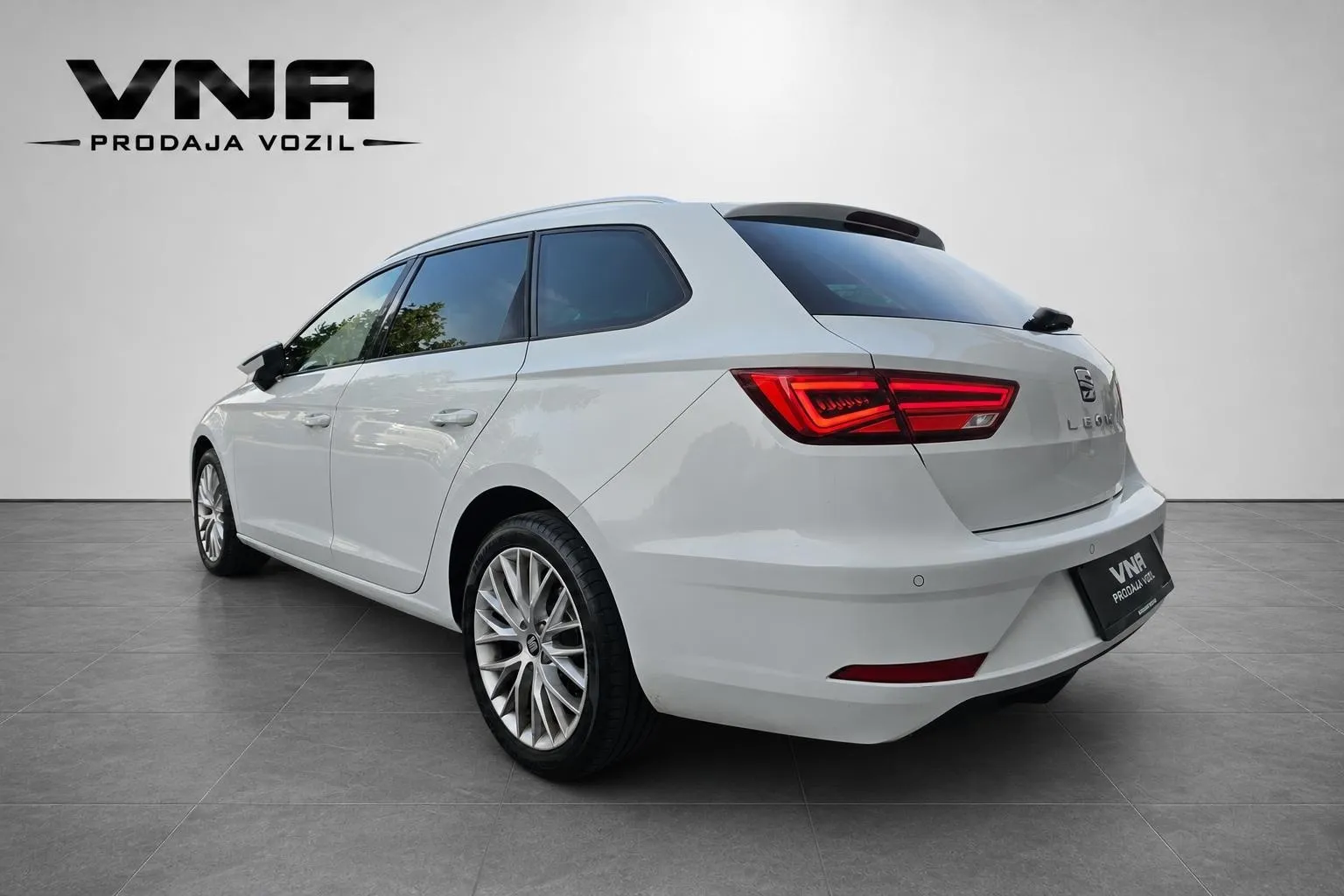 Zunanja slika - Seat Leon - ST 1.6 TDI DSG STYLE |LED|KAMERA|TEMPOMAT|APP|TOP| - 4