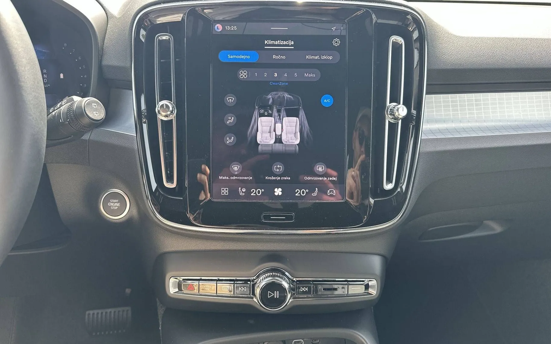 Notranja slika - Volvo XC40 - B3 P Core Avt. - 19
