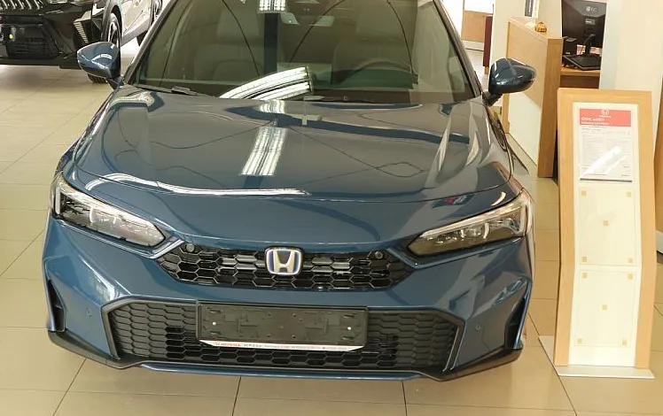 Zunanja slika - Honda Civic - 2.0 Hibrid MY26 Advance CVT - 2