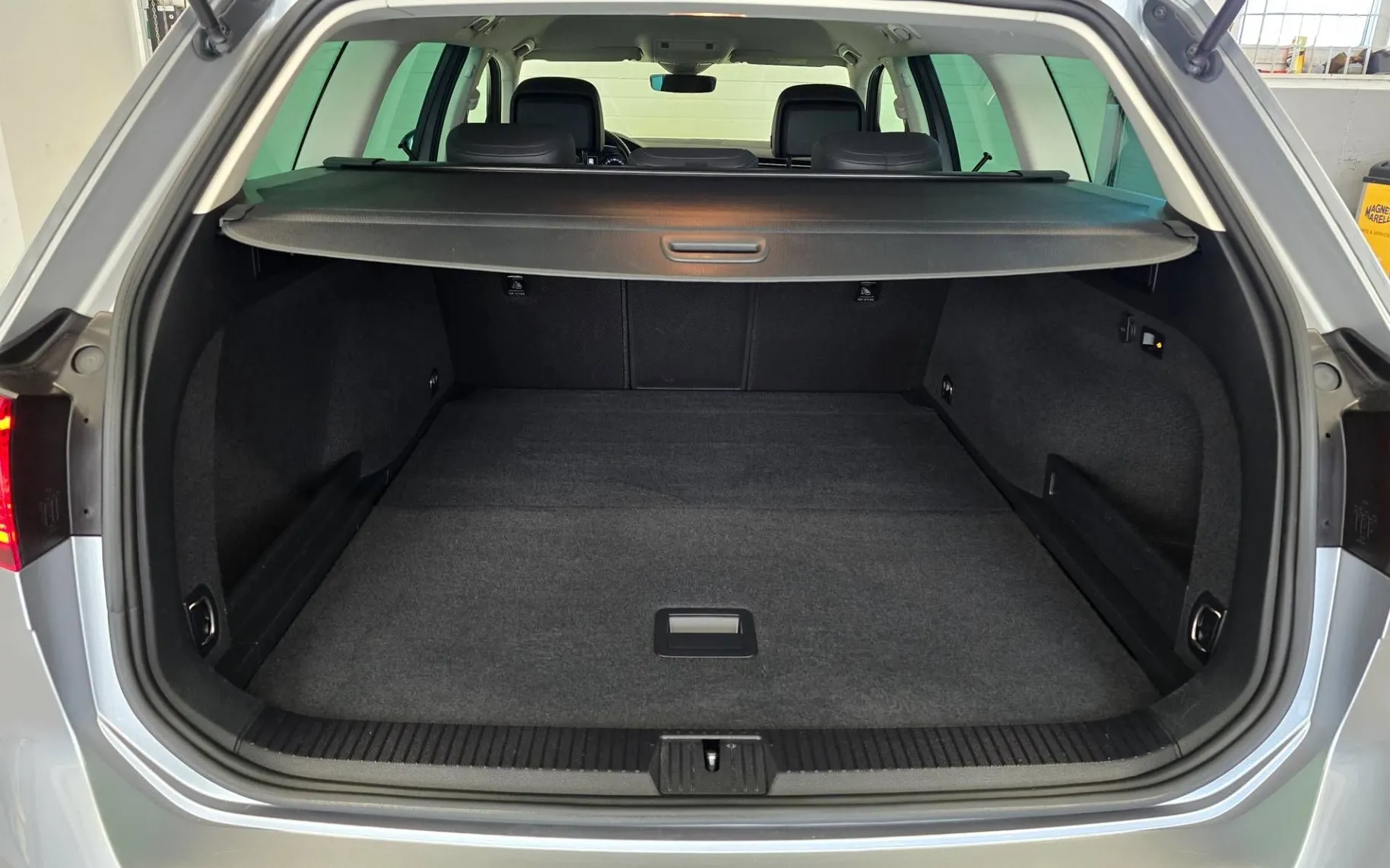 Notranja slika - Volkswagen Passat Variant - 2.0 TDI Highline - LED.alcantara.kamera.ACC.kljuka - 15