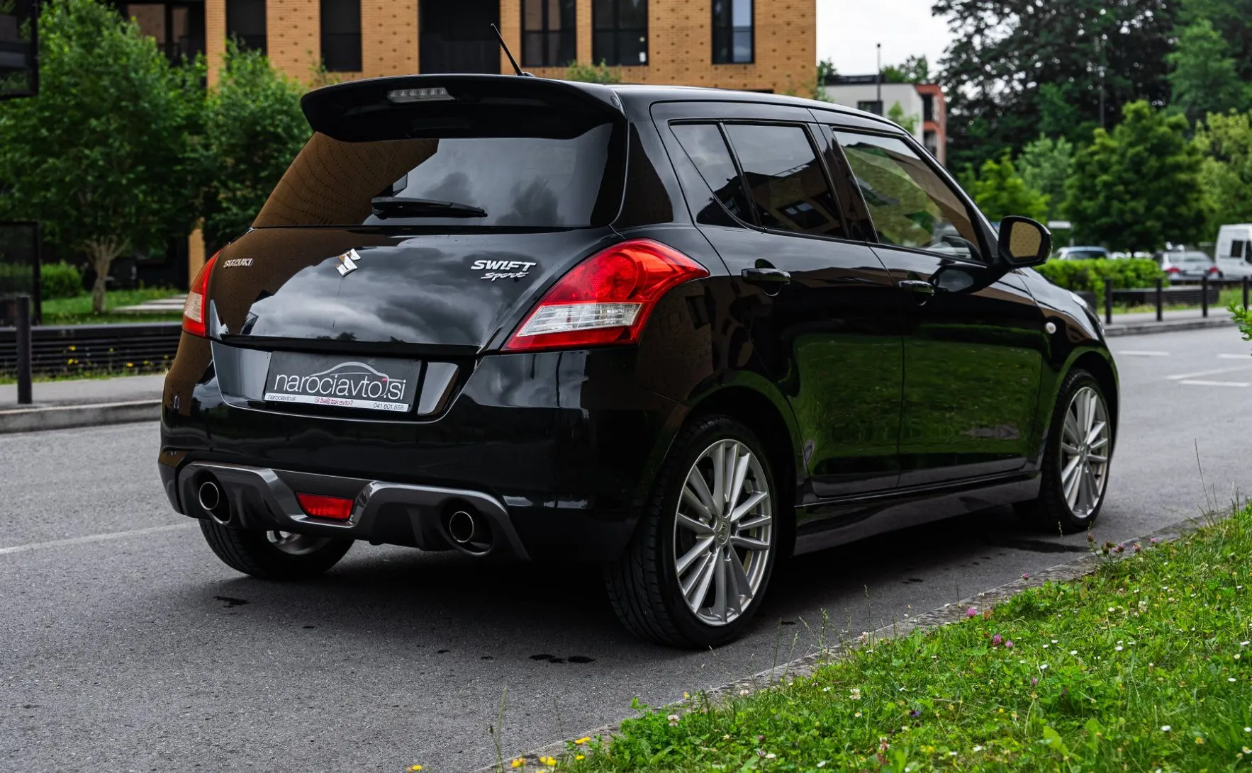 Zunanja slika - Suzuki Swift - 1.6 Sport - Xenon - Ogrevanje sedežev - Keyless - 8