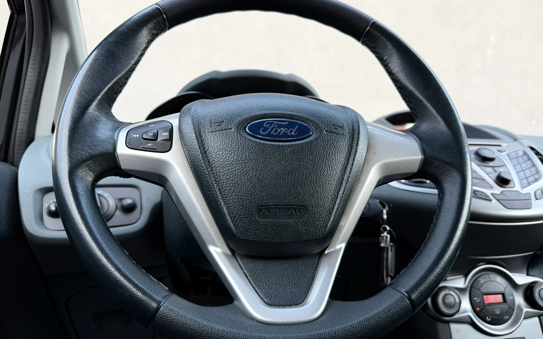 Notranja slika - Ford Fiesta - Ambiente 1,25 16V - 11
