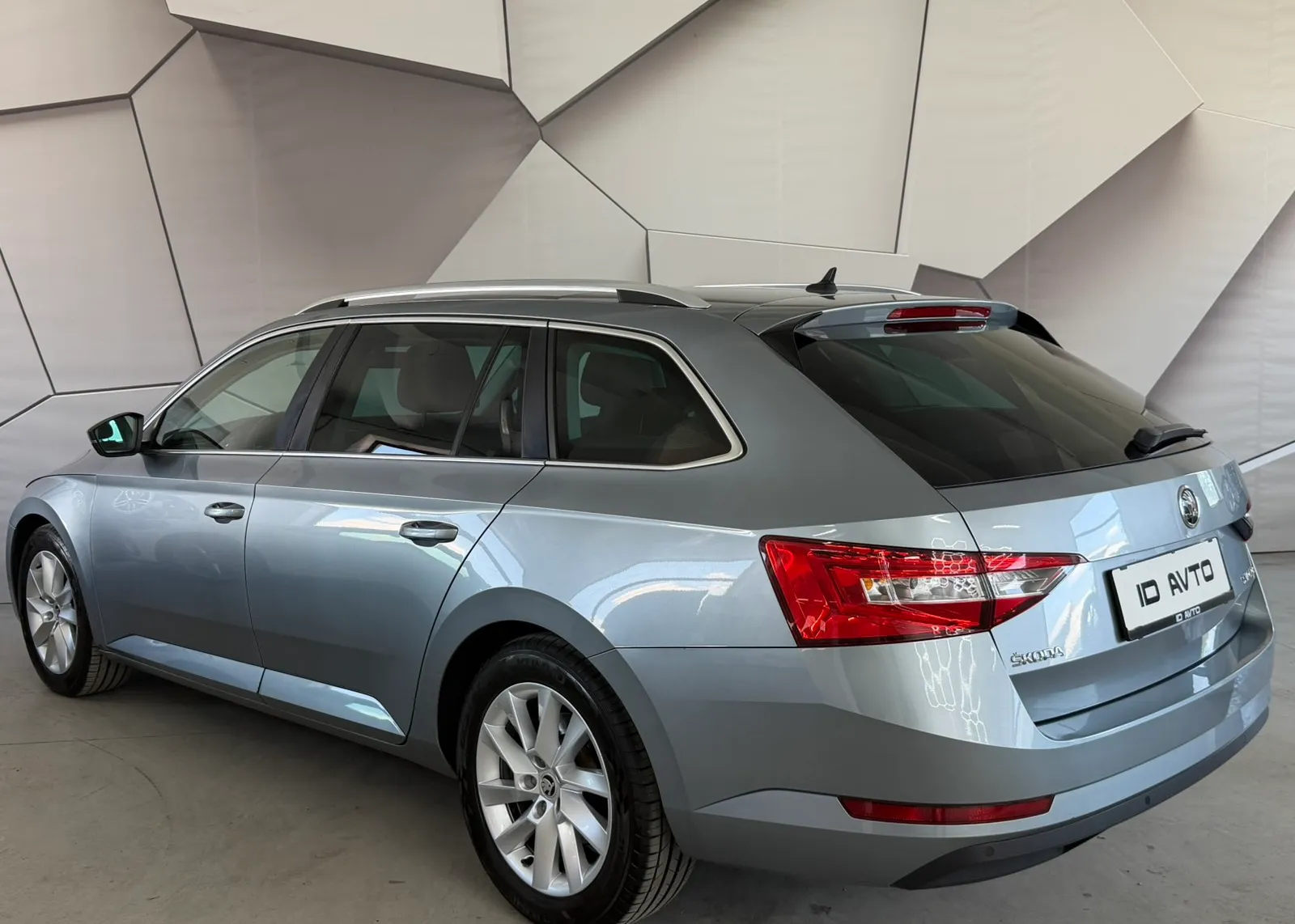 Zunanja slika - Škoda Superb - Combi 2,0 TDI L&K DSG - 3