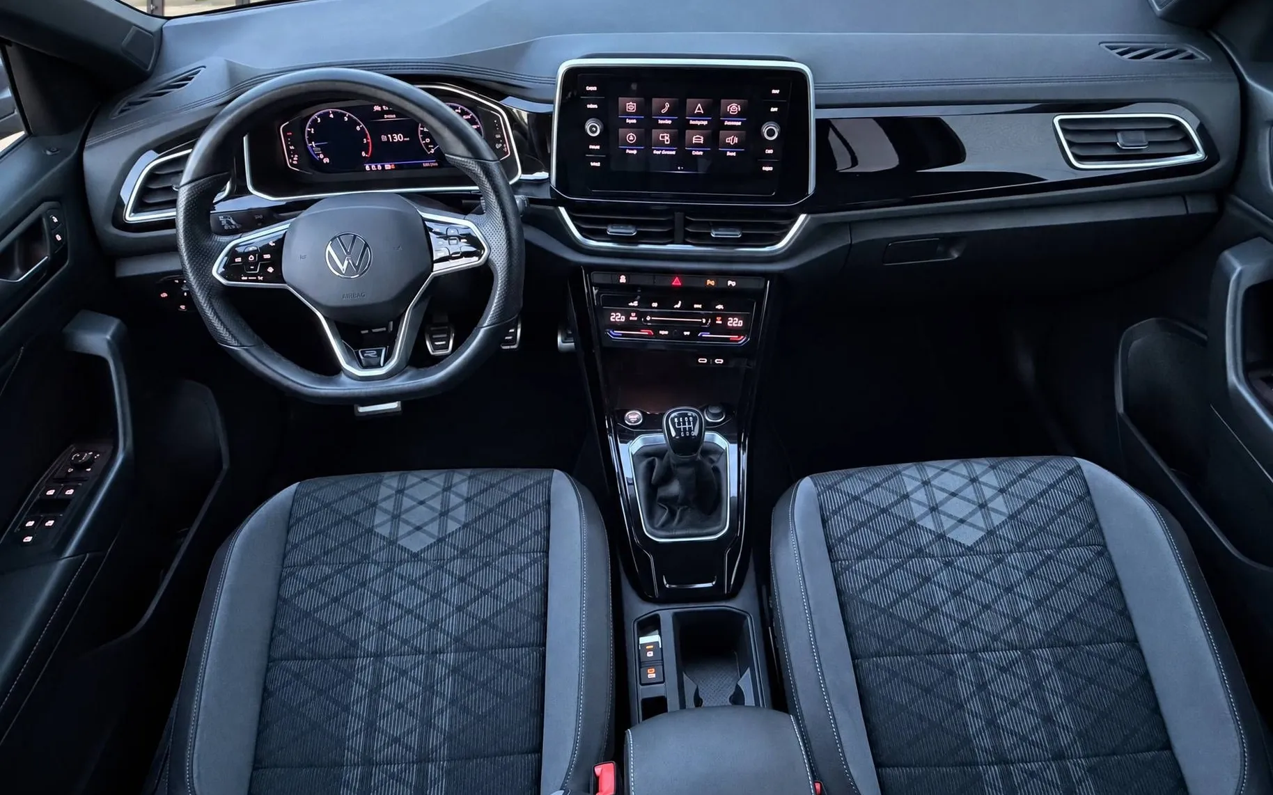 Notranja slika - Volkswagen T-Roc - 1.0 TSI BMT R-Line-LED-ACC-PDC-Vzvratna kamera.... - 10