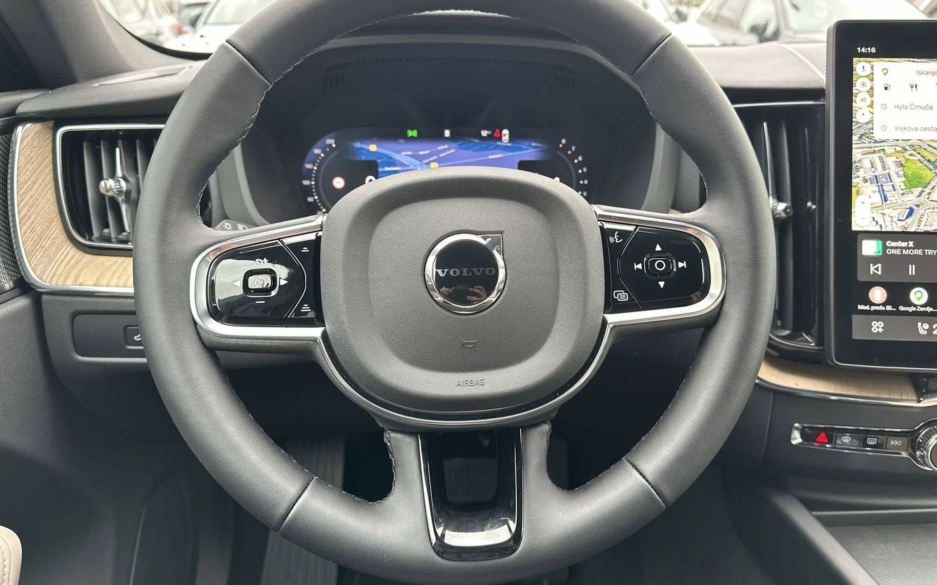 Notranja slika - Volvo XC60 - B5 P AWD Plus Dark Avt. - 14