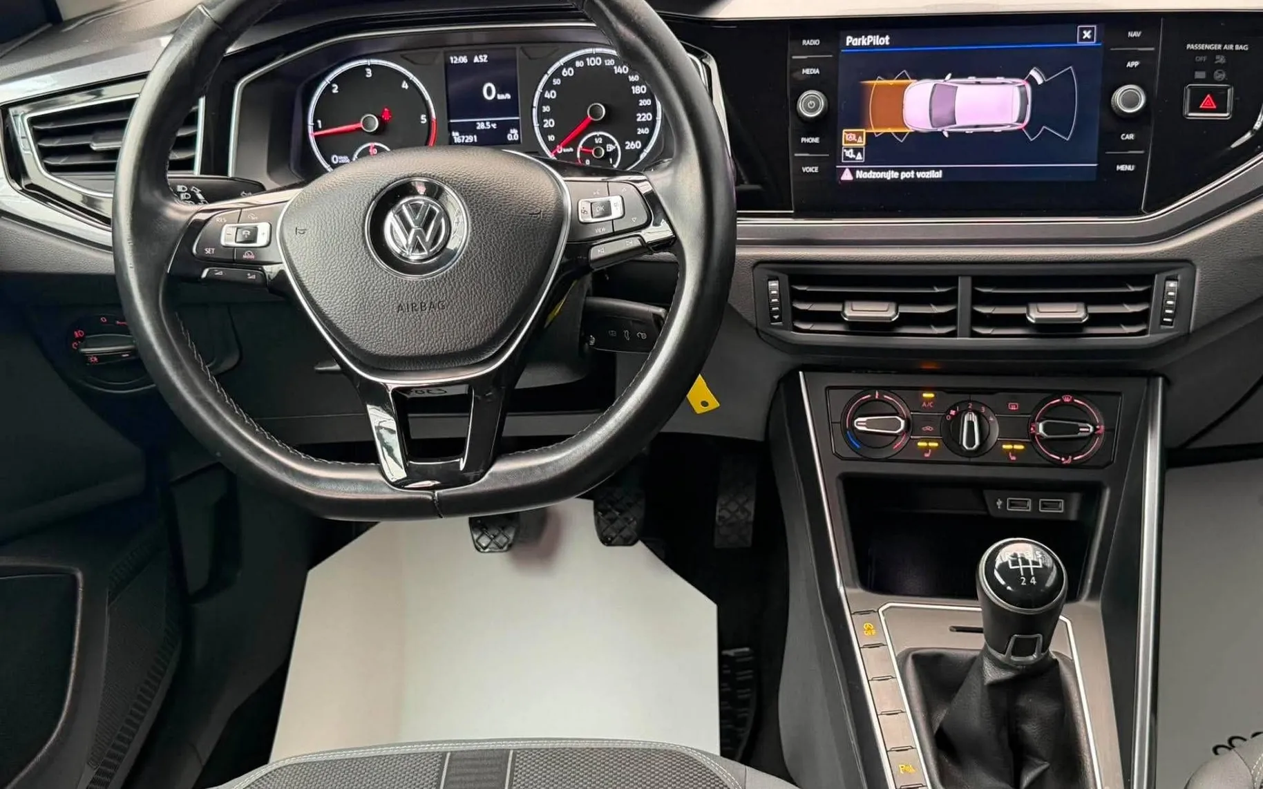 Notranja slika - Volkswagen Polo - 1.6 TDI•ACC RADAR•FUL LED•BEATS•NAVIGACIJA•PDC• - 9