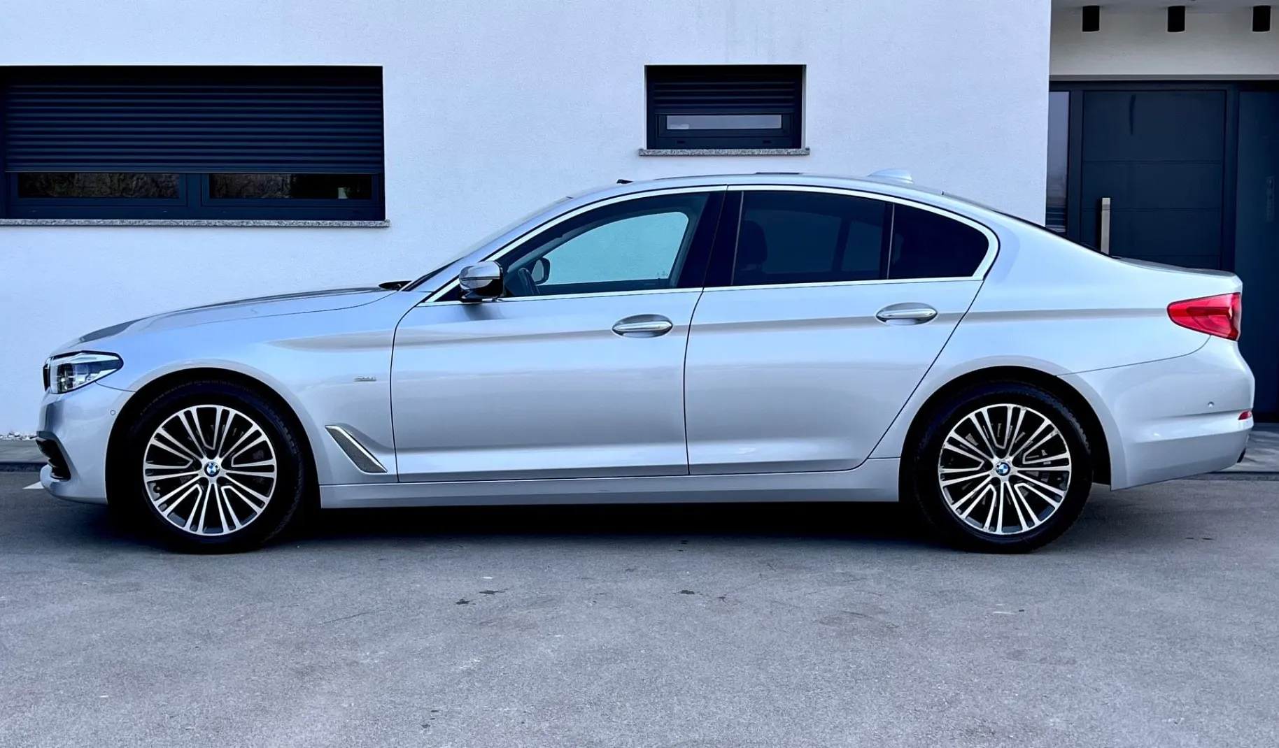 Zunanja slika - BMW serija 5: - 520d xDrive+F1+SPORT+LED+VIRTUAL+NAVI+ALU... - 4