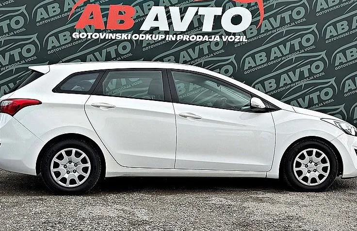 Zunanja slika - Hyundai i30 Wagon - 1.6 CRDi Comfort+94KW+LED+PROSTOROČNO TEL+AVTKLIMA - 4