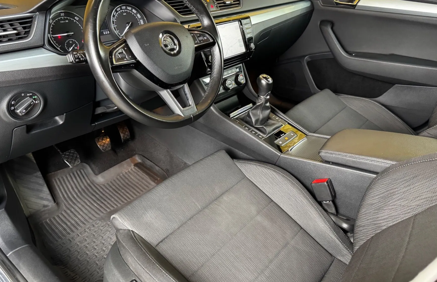 Zunanja slika - Škoda Superb - 2.0 TDI 4X4-MEMORY-GRETJE-Bi XENON - 15