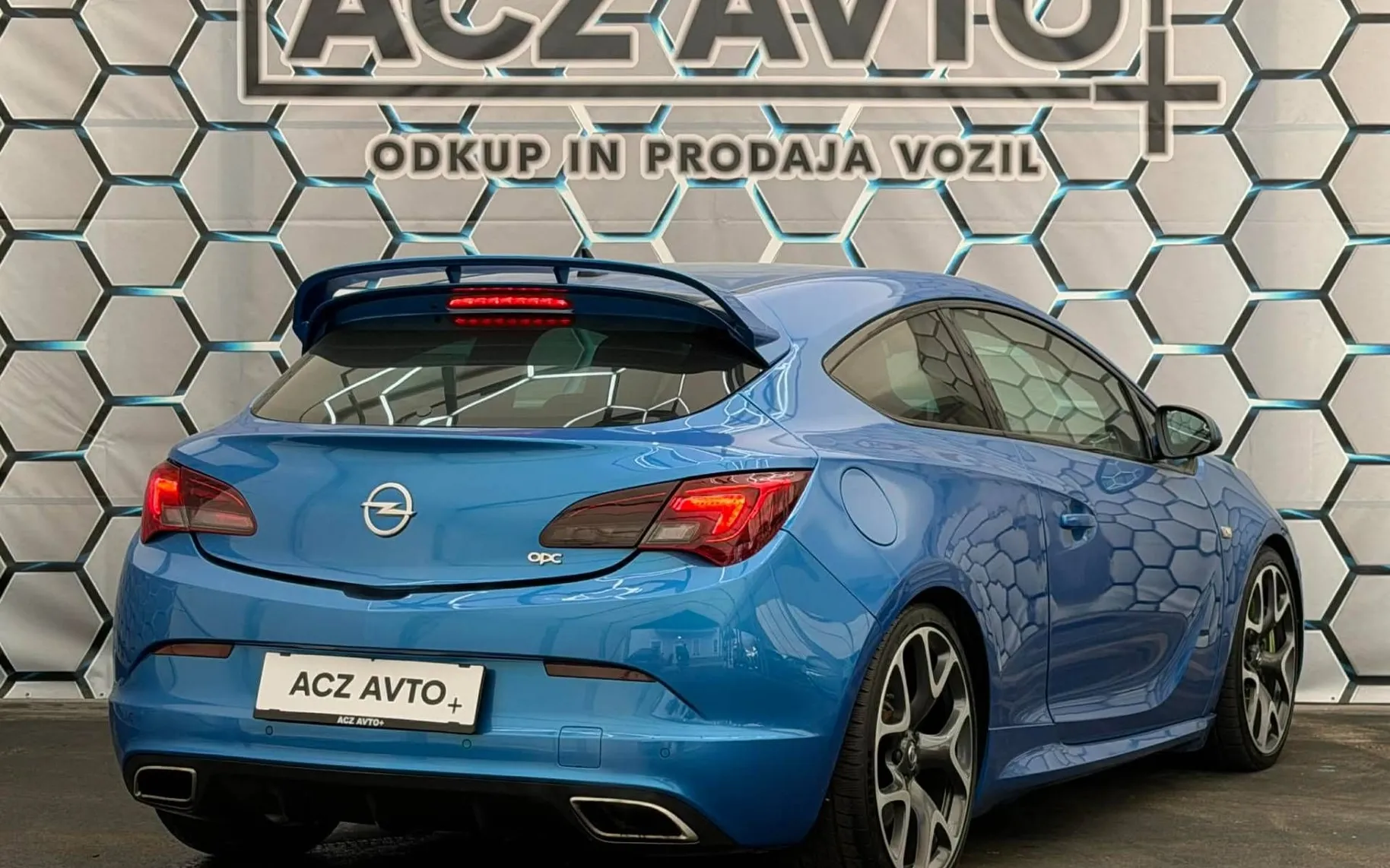 Zunanja slika - Opel Astra - 2.0 TURBO•OPC•GTC•LED•RECARO•INFINITY•PDC•ODLIČE - 4