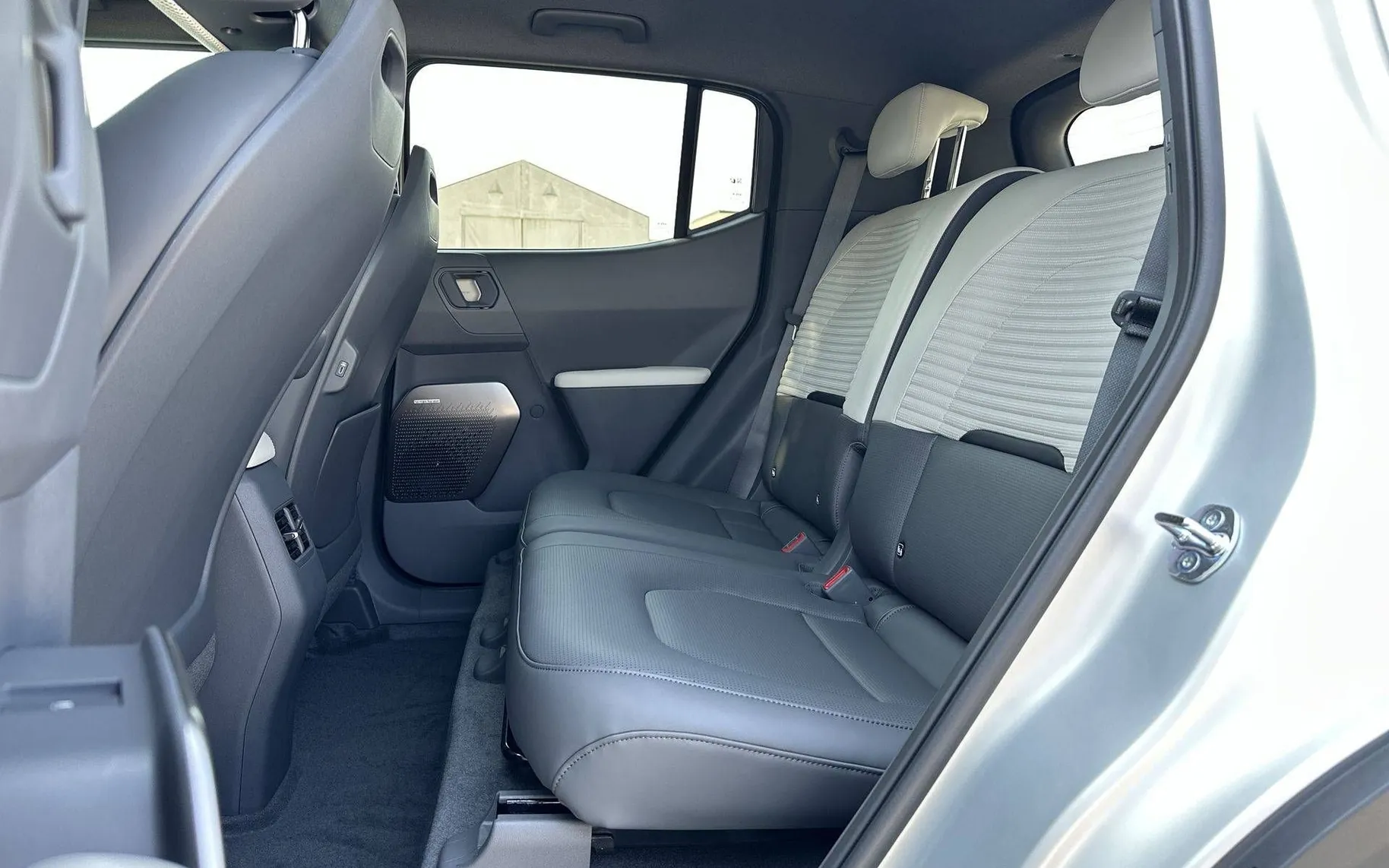 Notranja slika - KIA EV2 - GT-Line 61 kWh 22KW AC+ PREMIČNA ZADNJA KLOP - 11