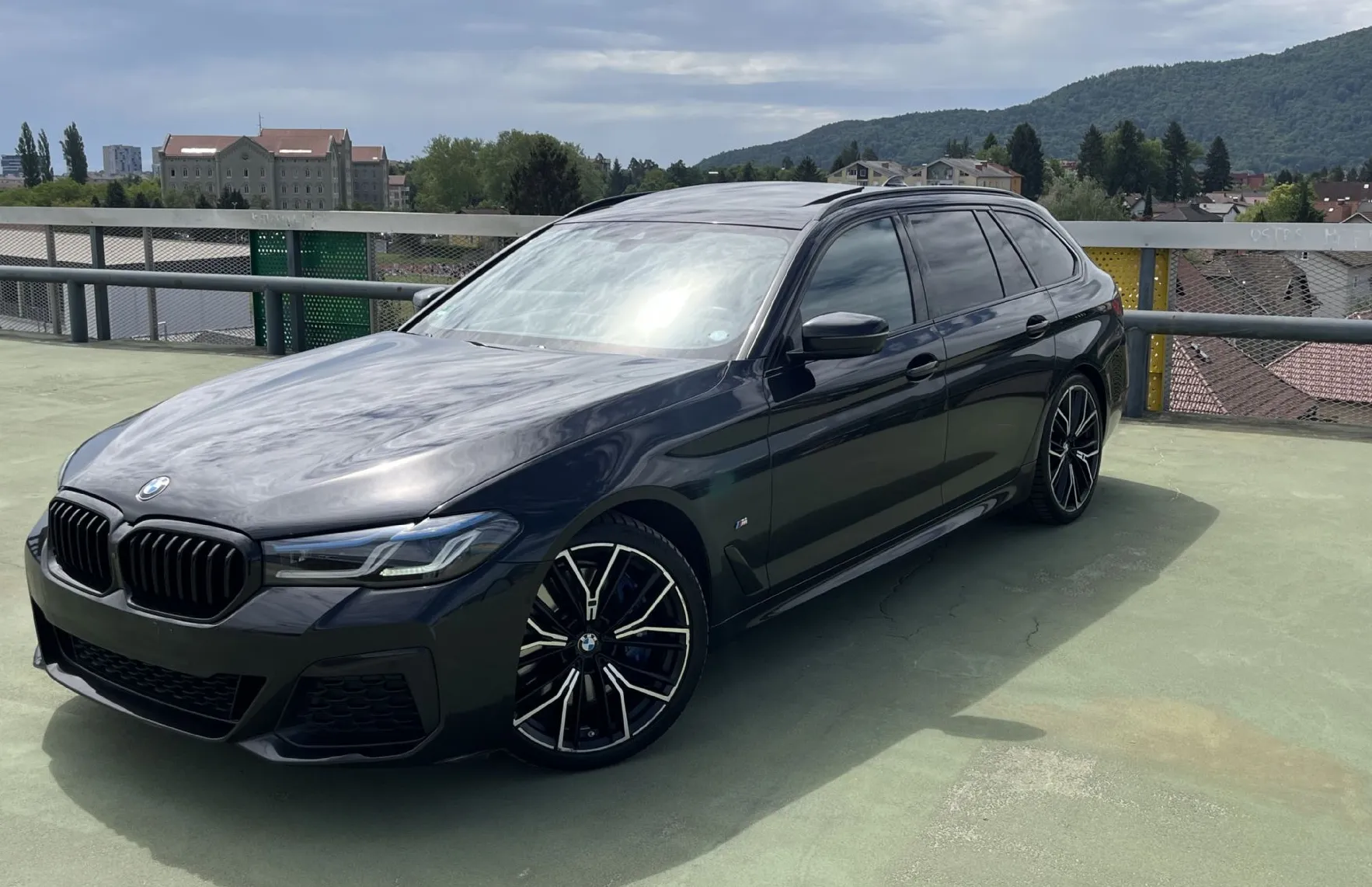 Zunanja slika - BMW Serija 5 - Touring: 540d xDrive Touring Avt. LASER. 360 KAM. PANORA - 1