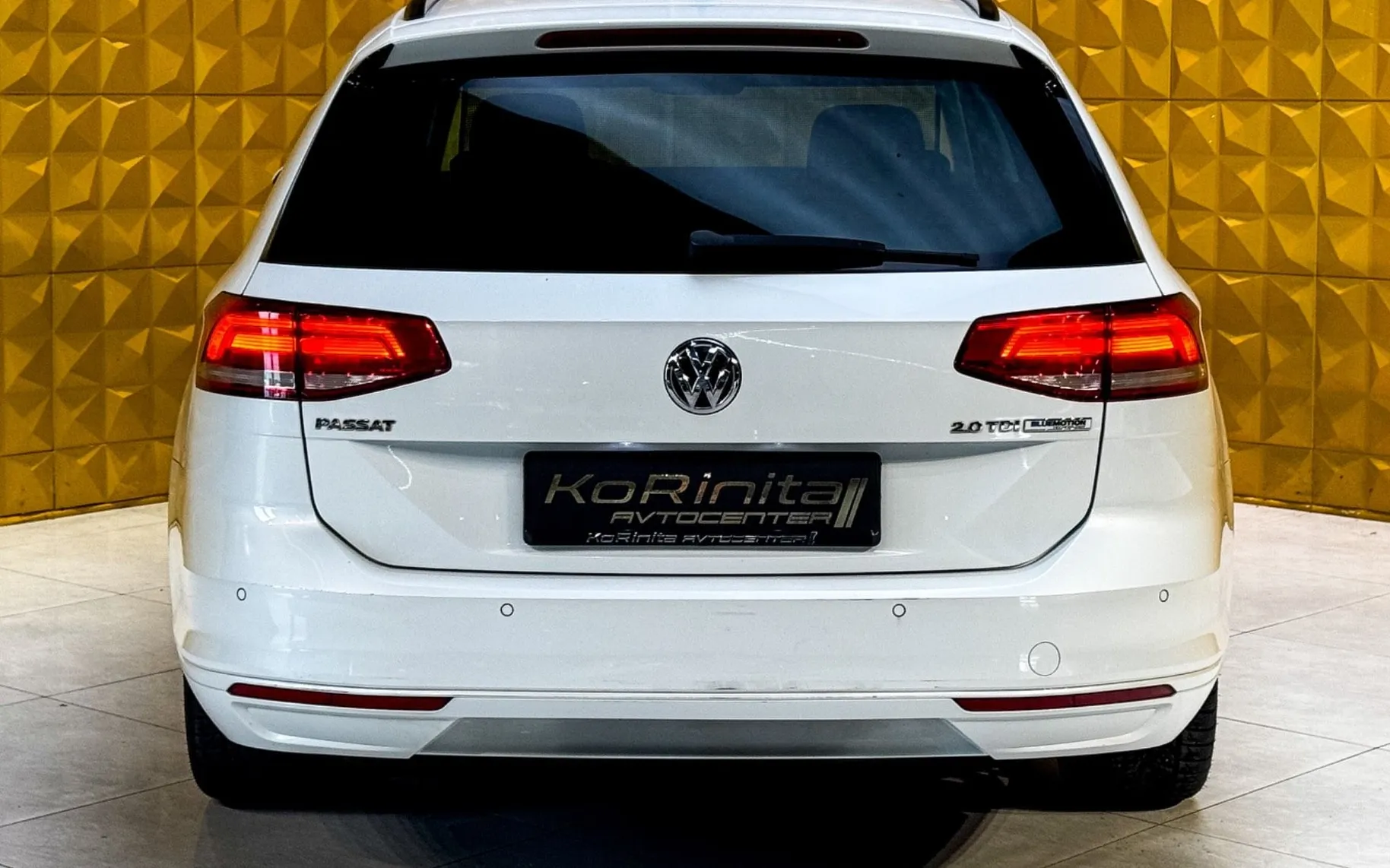 Notranja slika - Volkswagen Passat Variant - 2.0 TDI AUT.-PERLA-KLJUKA-MASAZA-GRETJE-RADAR... - 10