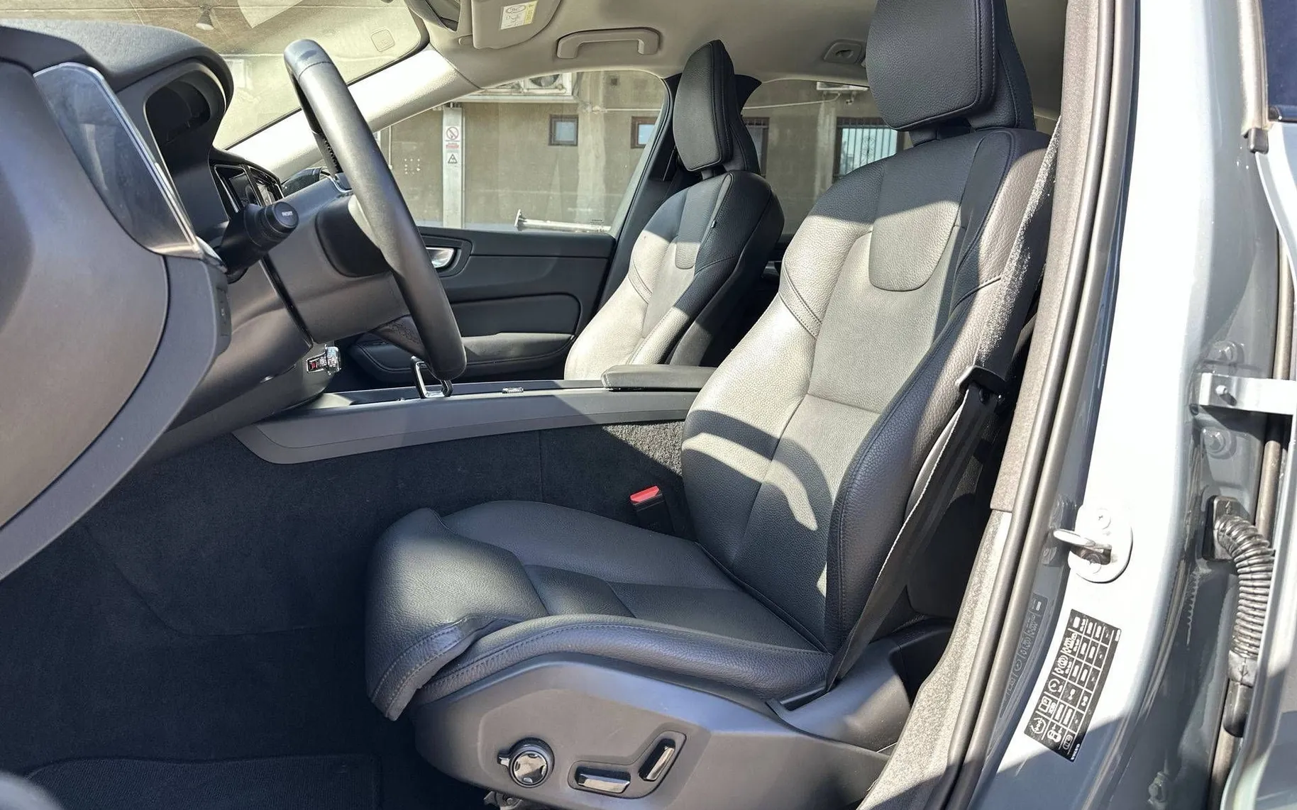 Notranja slika - Volvo XC60 - B4 D Plus Dark Avt. - 10