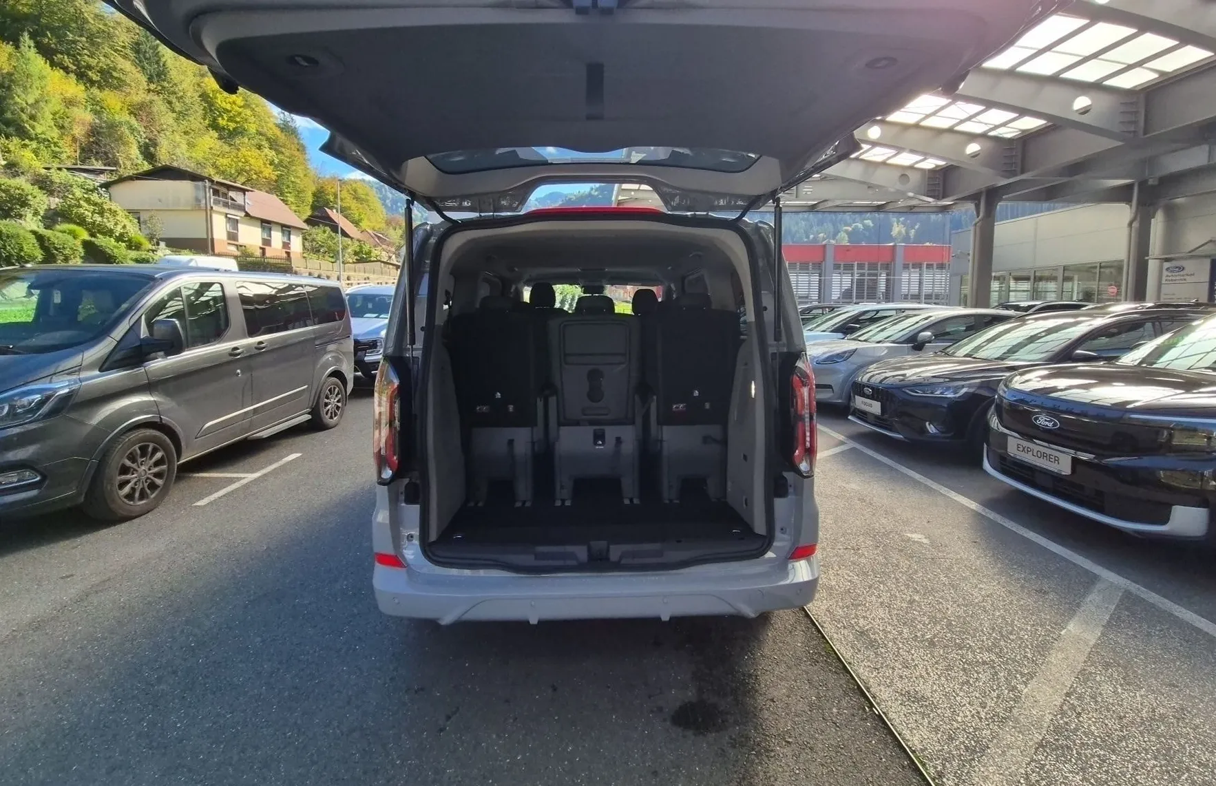 Zunanja slika - Ford Tourneo - Custom SPORT 2.0 TDCi 170PS A8 L1 FWD-SLUŽBENO VOZILO - 9