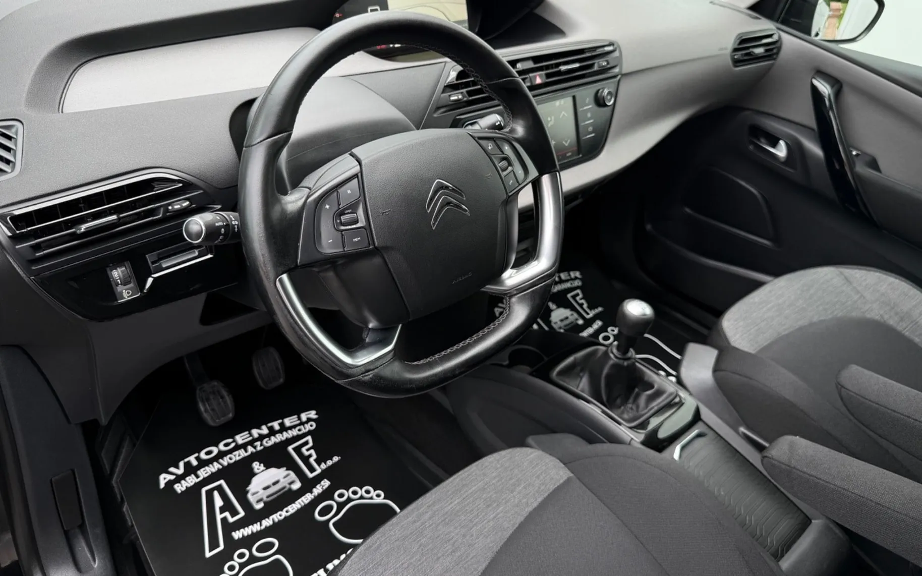 Notranja slika - Citroën C4 Picasso - 1.2-157.000km-LED-NAVI-LIZING ZA TUJCE-ODLIČEN- - 8