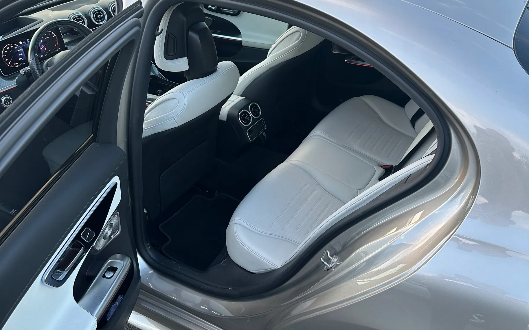 Notranja slika - Mercedes-Benz C-Razred - C 300 4MATIC AMG Line Avt. - 11