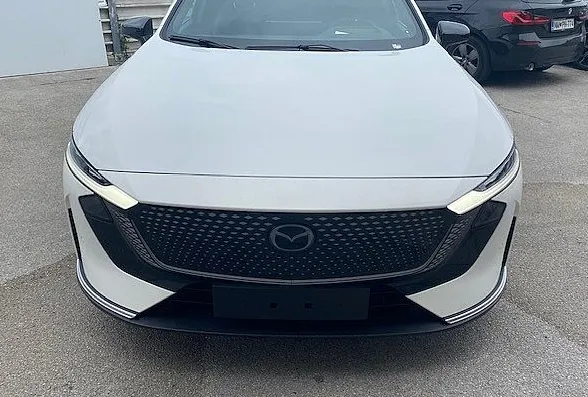 Zunanja slika - Mazda Mazda6e - BEV 69KWH Takumi Black - NA ZALOGI - 3