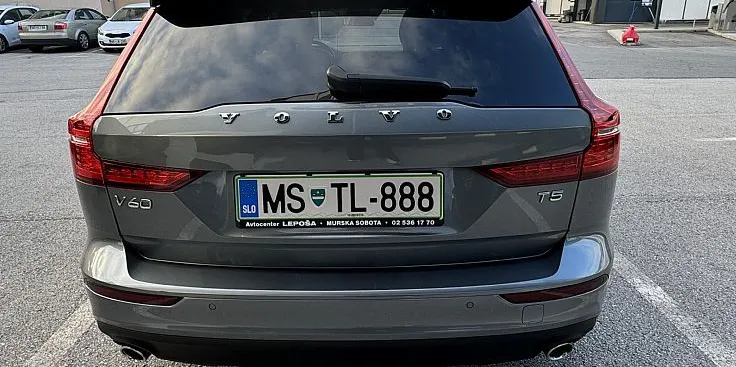 Zunanja slika - Volvo V60 - T5 2.0 Momentum FWD + VLEČNA KLJUKA - 9