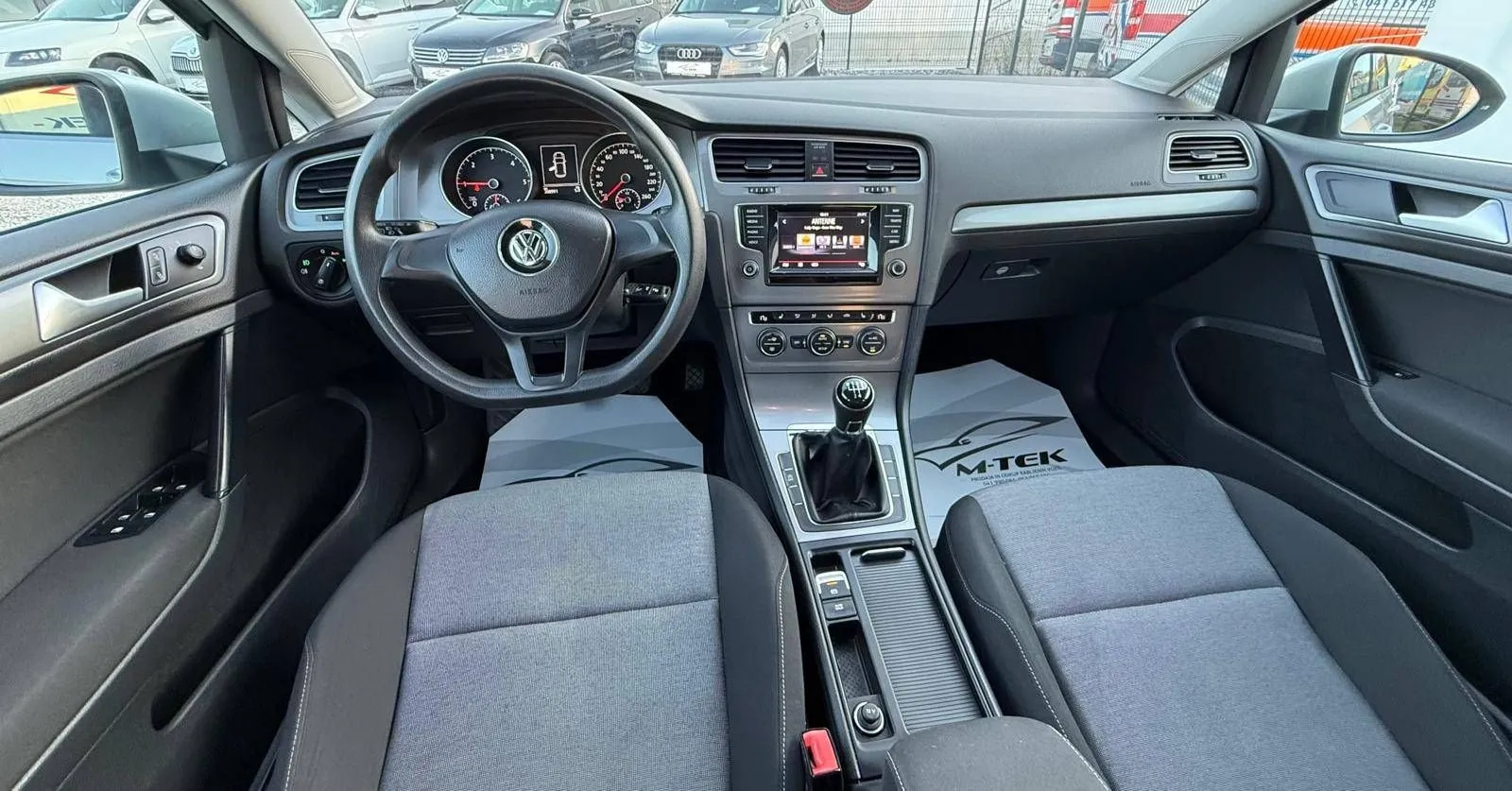 Notranja slika - Volkswagen Golf - 1.6 TDI BMT Comfortline - 8