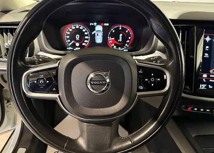 Zunanja slika - Volvo V60 - D4 AUT Momentum - VLEČNA KLJUKA - 12