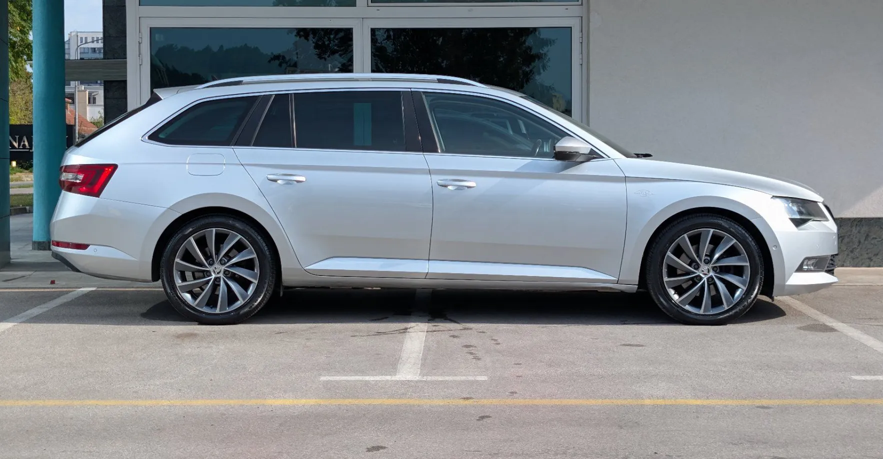 Zunanja slika - Škoda Superb - Combi 4x4 2.0 TDI L K DSG Usnje Navi ACC - 4