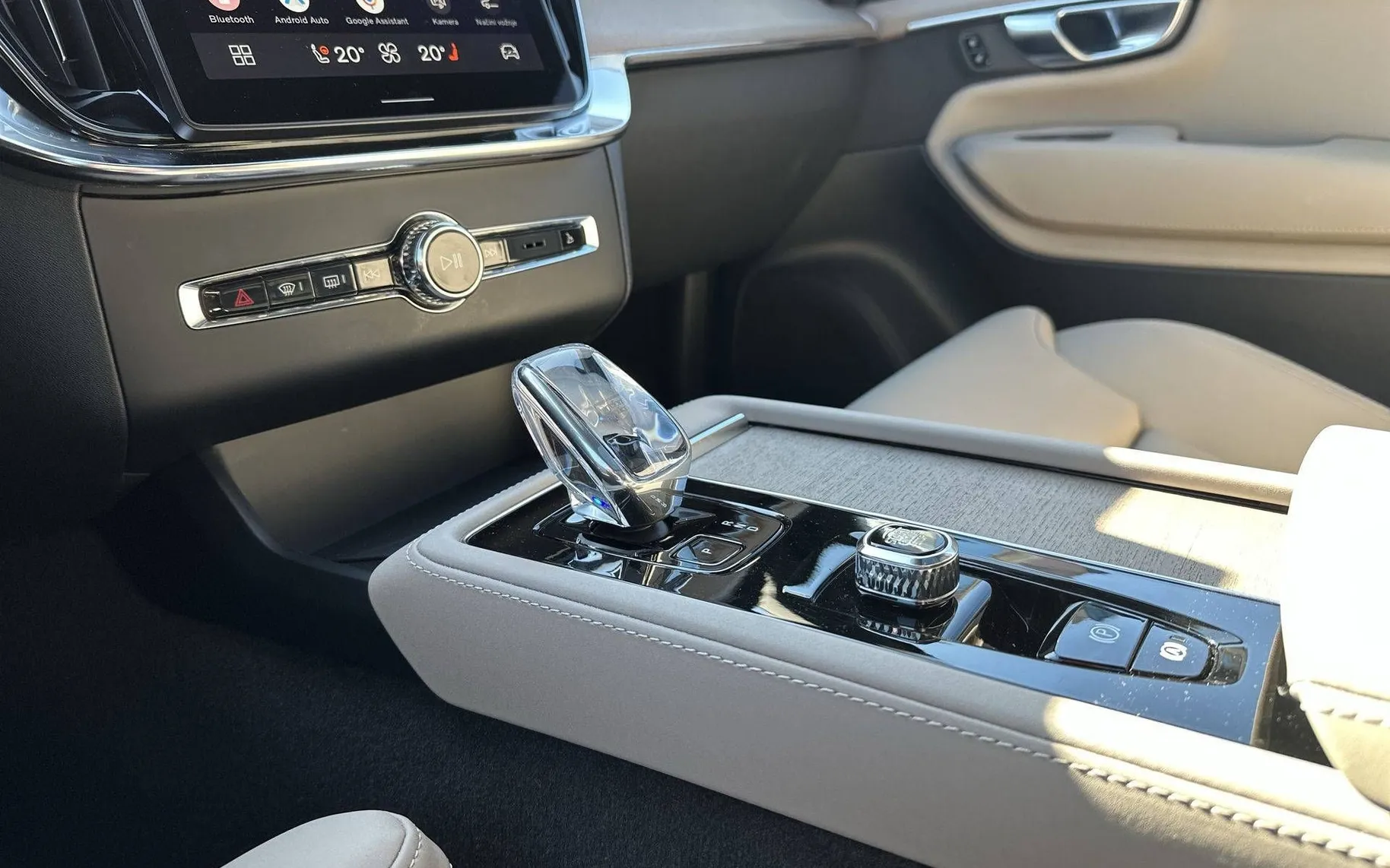 Notranja slika - Volvo XC90 - B5 AWD Plus Bright Avt. 7 sedežev - 20