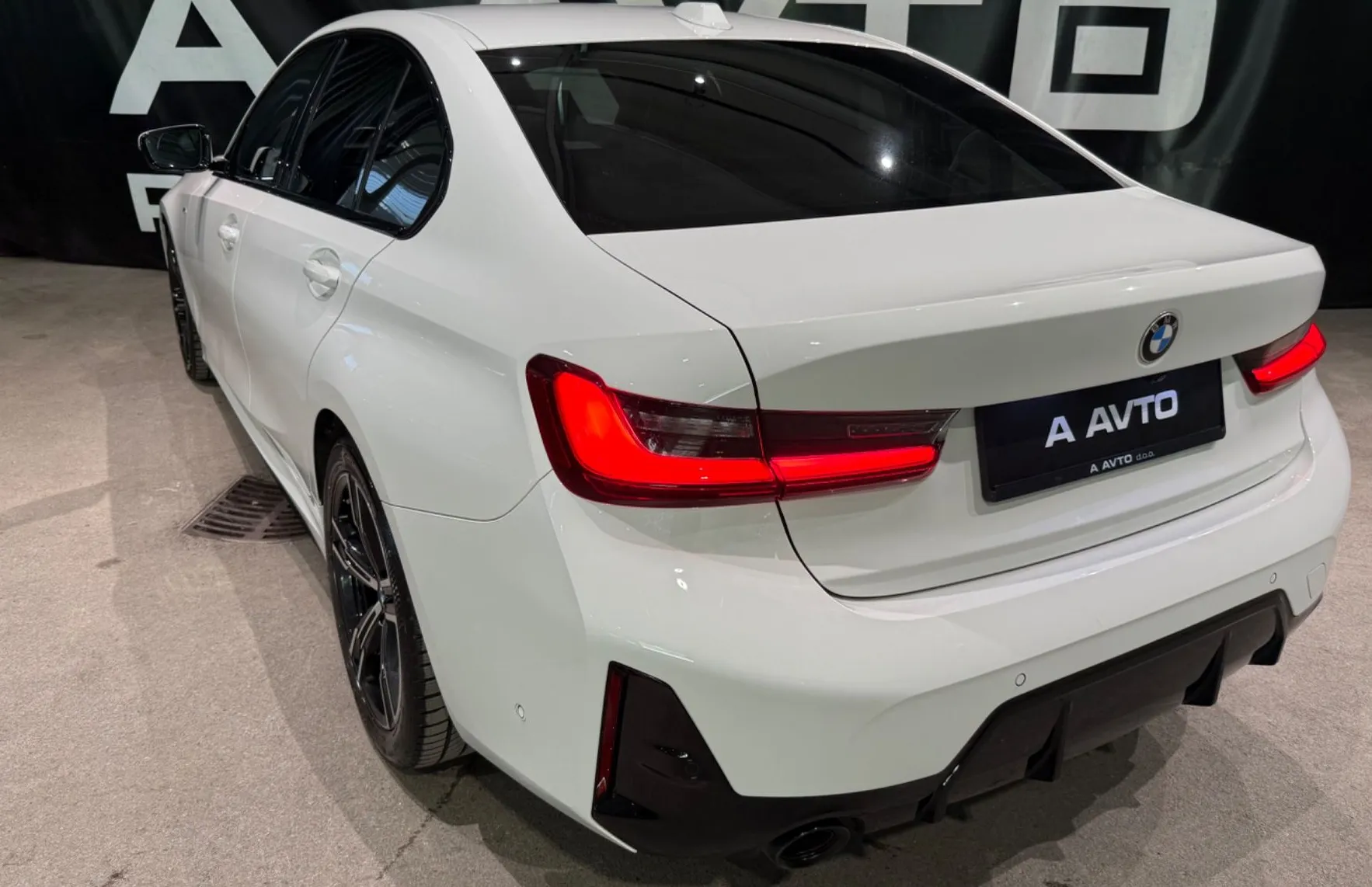 Zunanja slika - BMW Serija 3 - : 320d Avt. M Sport-WIDESCREEN-HIFI-ACC - 5